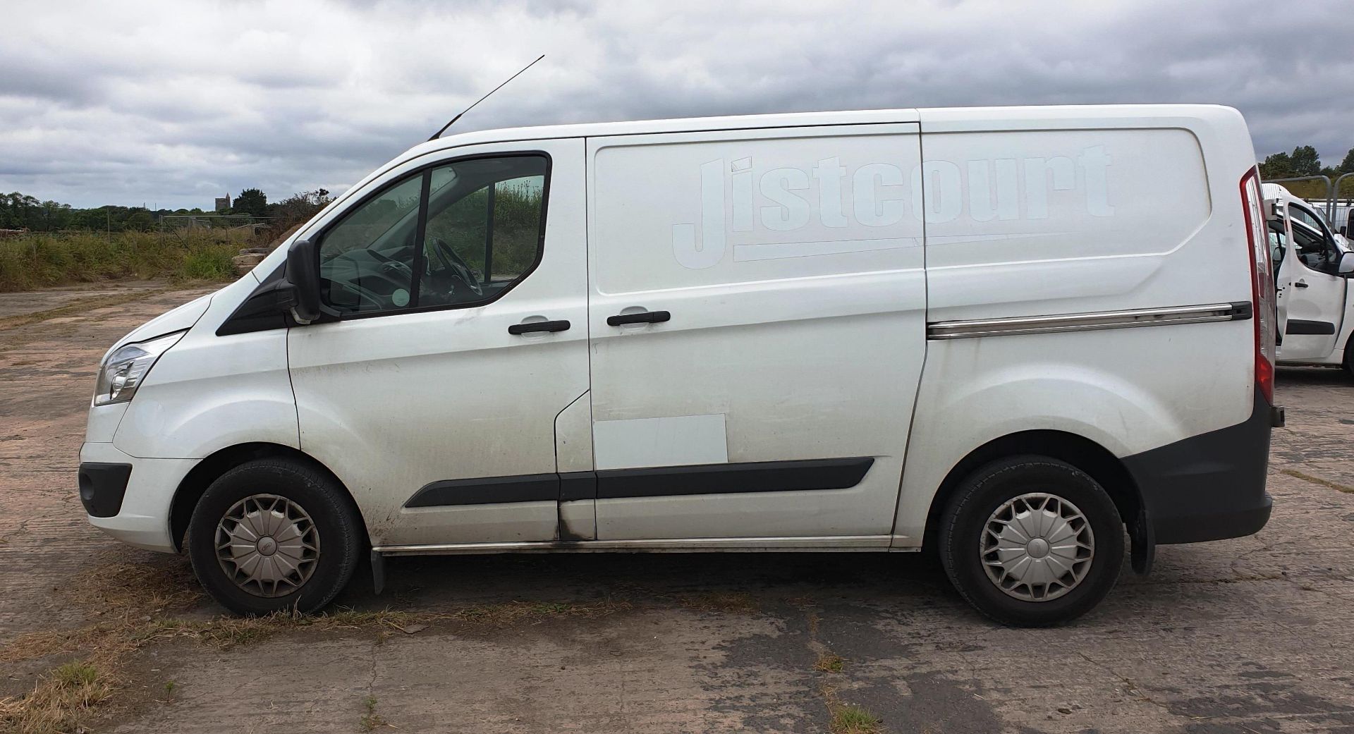 Ford Transit Custom 290 2.2 TDCi 100ps Low Roof Tr - Image 4 of 8