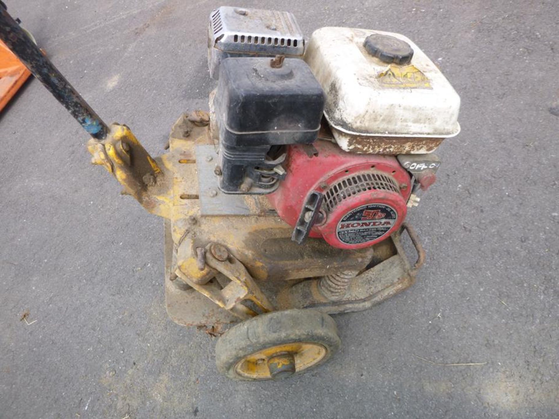 Honda 5HP Powered Vibrating Plate - Image 2 of 3