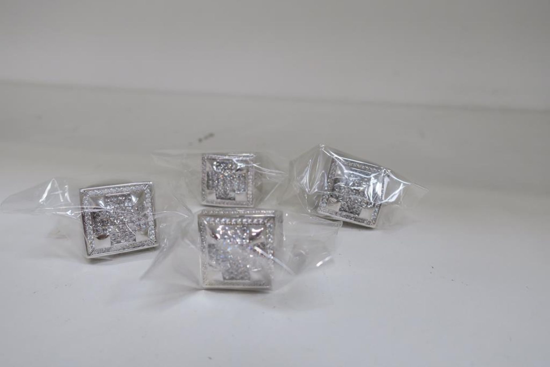 A Box containing Silver Coloured Rings of assorted styles and sizes - Image 4 of 5