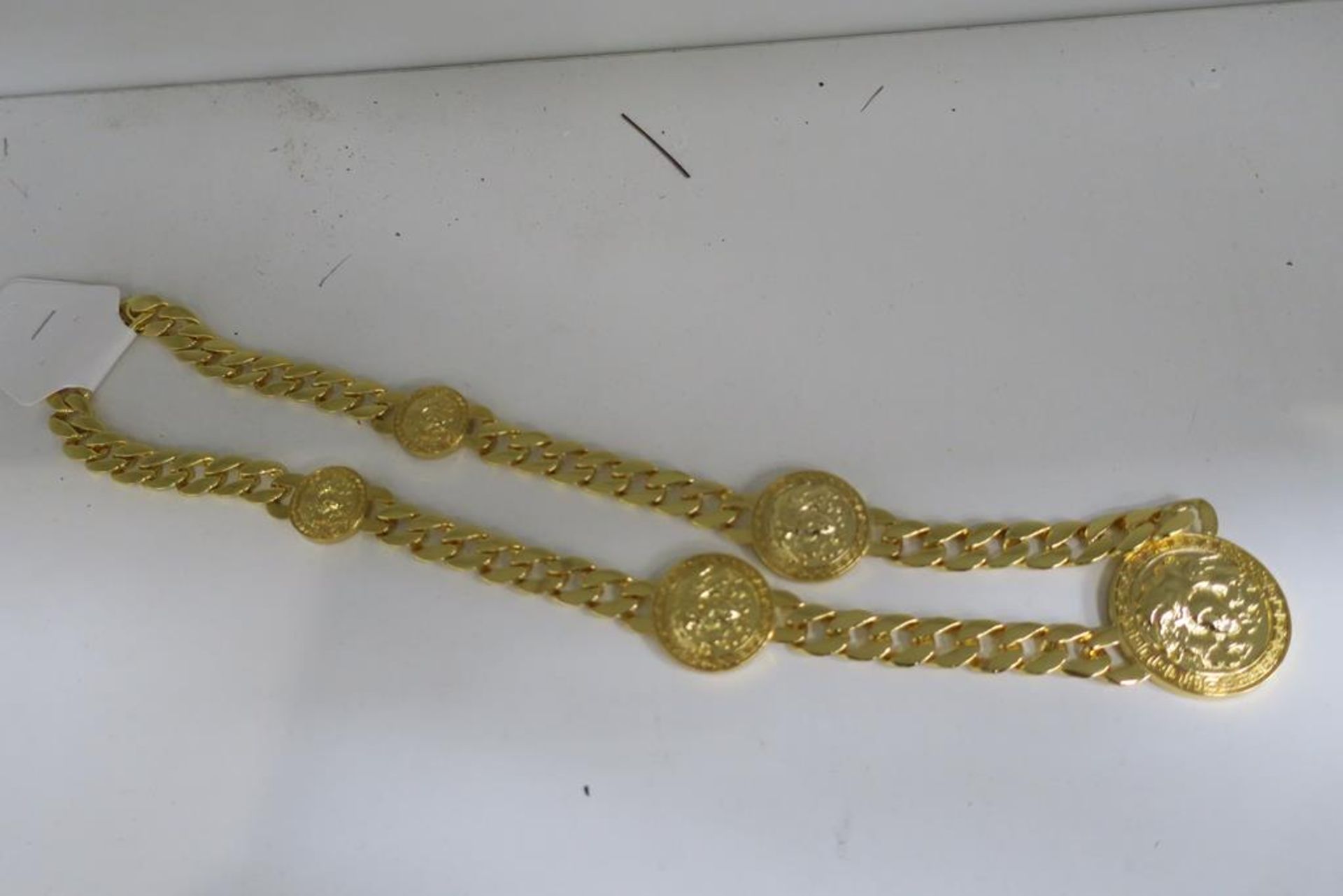 Two Shelves of Gold Coloured Metallic Chains/Necklaces - Image 3 of 3