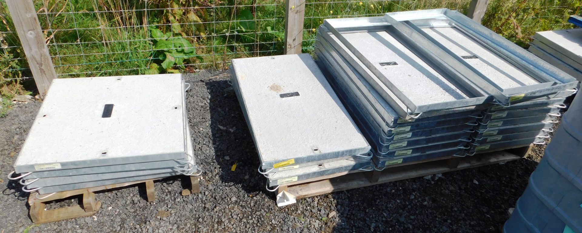 15 BT Footway 4 Frame & Cover, 9 BT Footway 6 Frame & Cover, 4 BT Footway 11 Frame & Cover, 2 BT Foo - Image 4 of 4