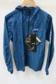 Gore R7 Gore-Tex Shake Dry Hooded Mens Jacket in Pacific Blue size Small