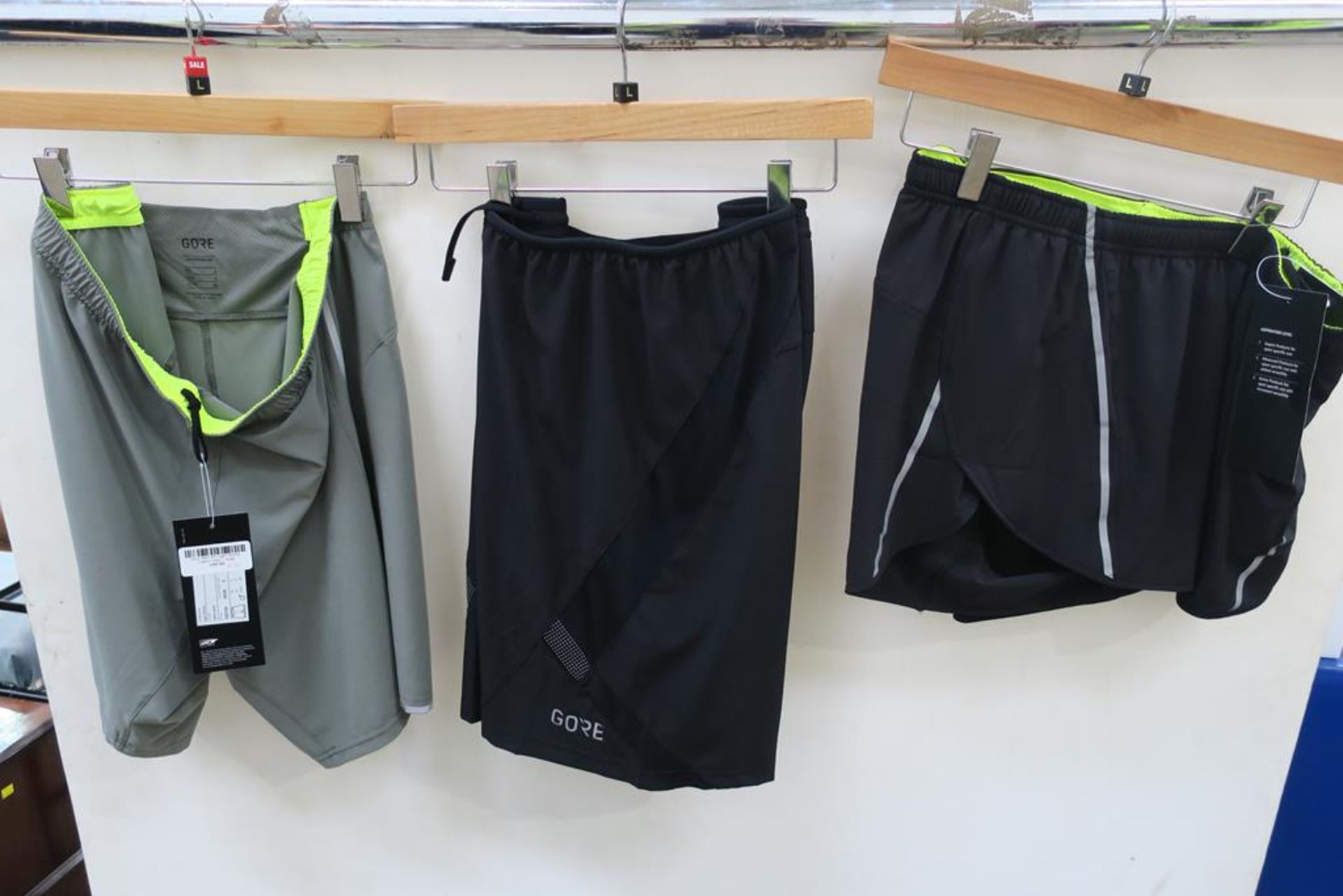 Gore Wear R5 Light shorts mens size large, Gore Wear mens R5 2 in 1 shorts mens size large along wit