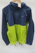 Patagonia Torrentshell Mens Jacket in Dolomite Blue/Gecko Green size Medium