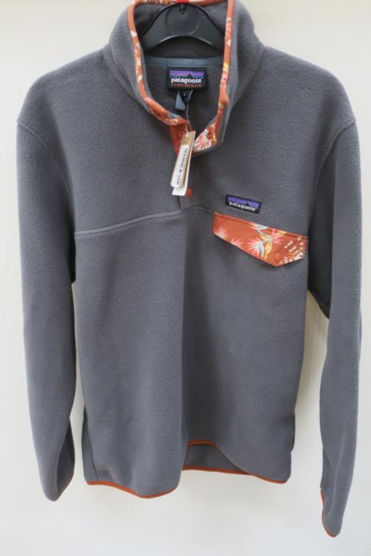 Patagonia LW Synch Snap-T P/O Mens Pullover in Forge Gray size Small