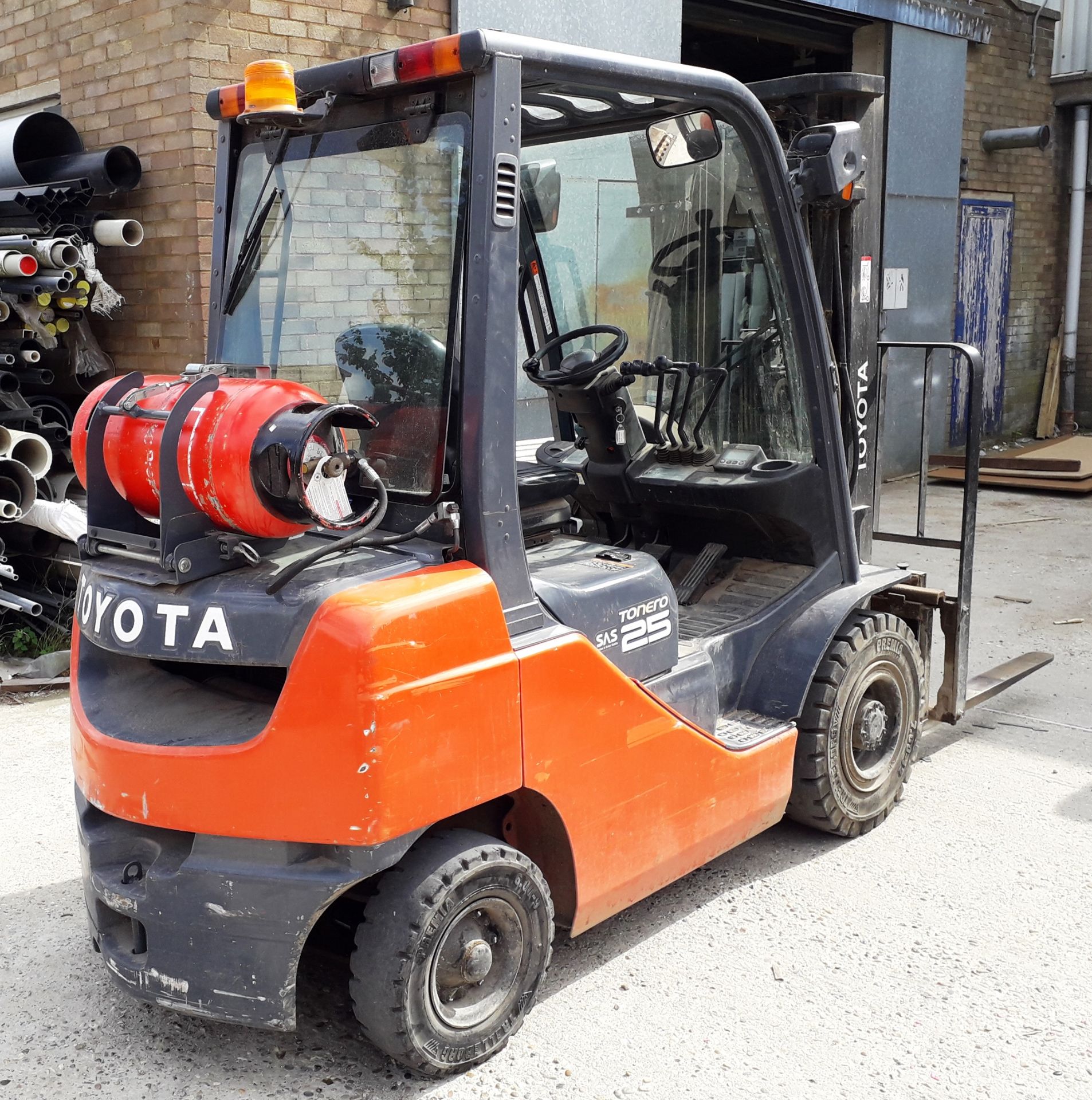 Toyota Tonero 8FG F25 LPG Forklift Truck, 2500kg capacity, approximately 6225 hours, frame number - Image 3 of 6