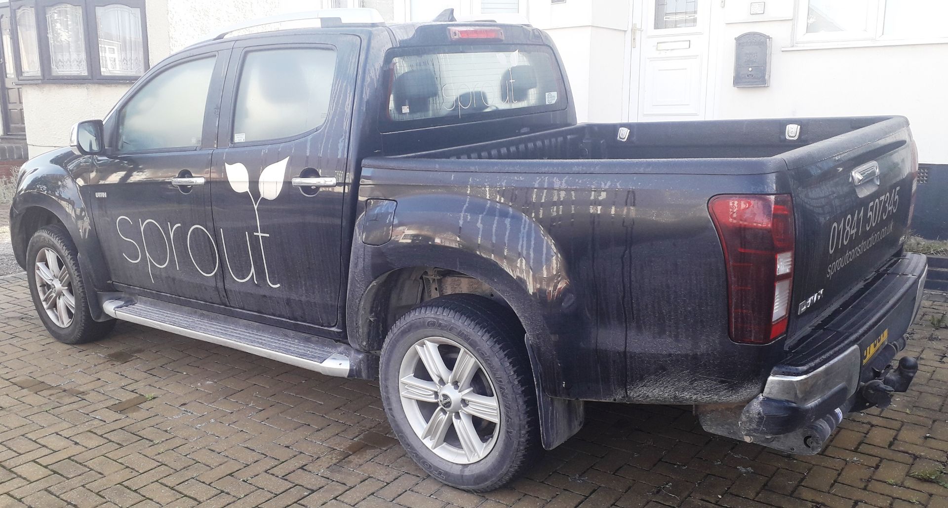 Isuzu D-Max diesel 1.9 Utah Double Cab 4x4 Auto, registration SP67 OUT, first registered 31 October - Image 3 of 12