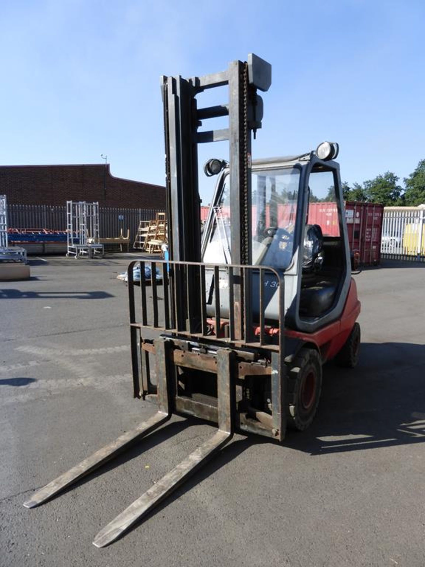 A Lansing Linde H30 Gas Forklift with Side Shift T - Image 3 of 6