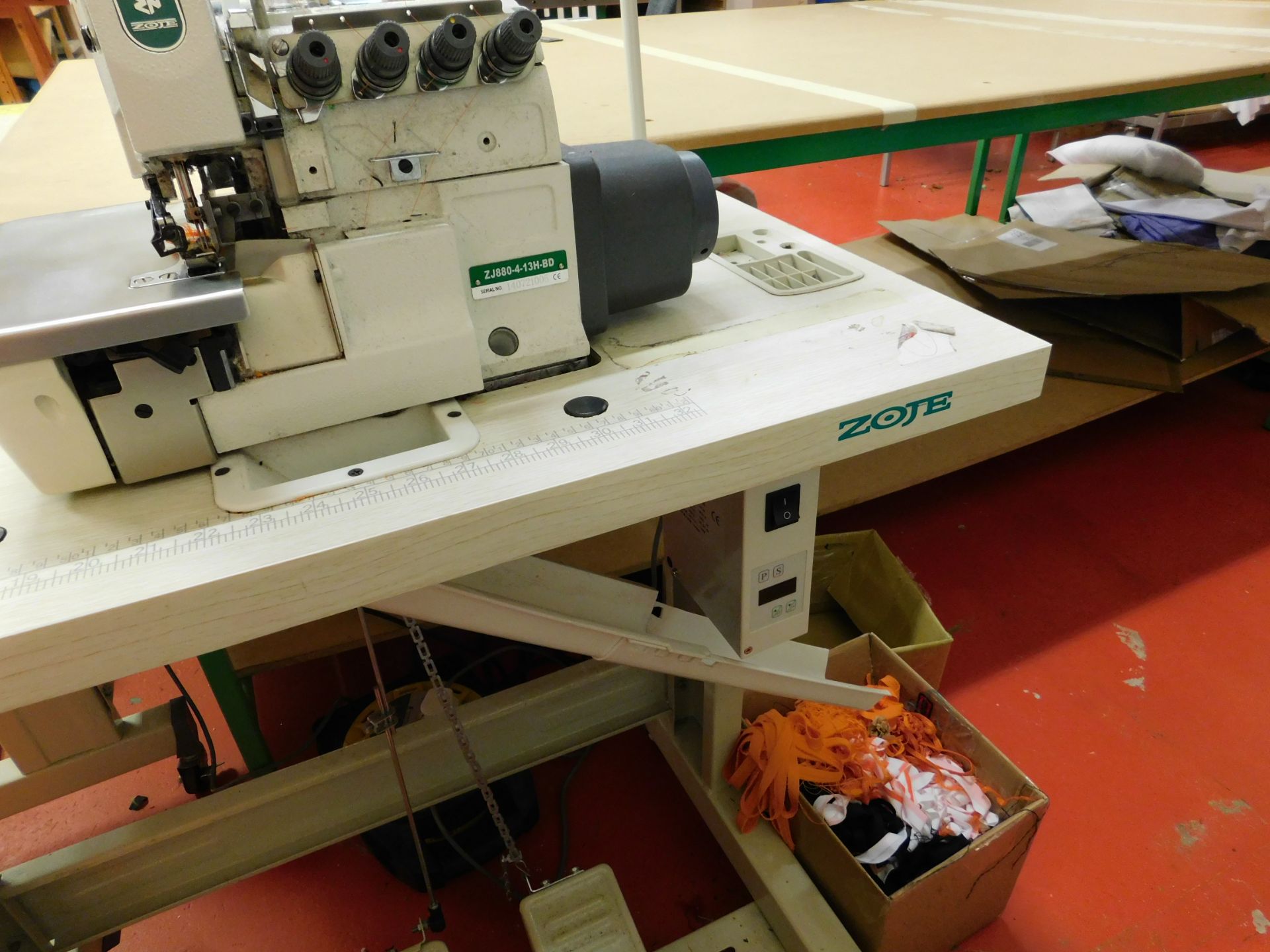 Zoje ZJ880-4-13H-BD 4 thread over locker sewing machine, Serial Number 140721005 - Image 4 of 4