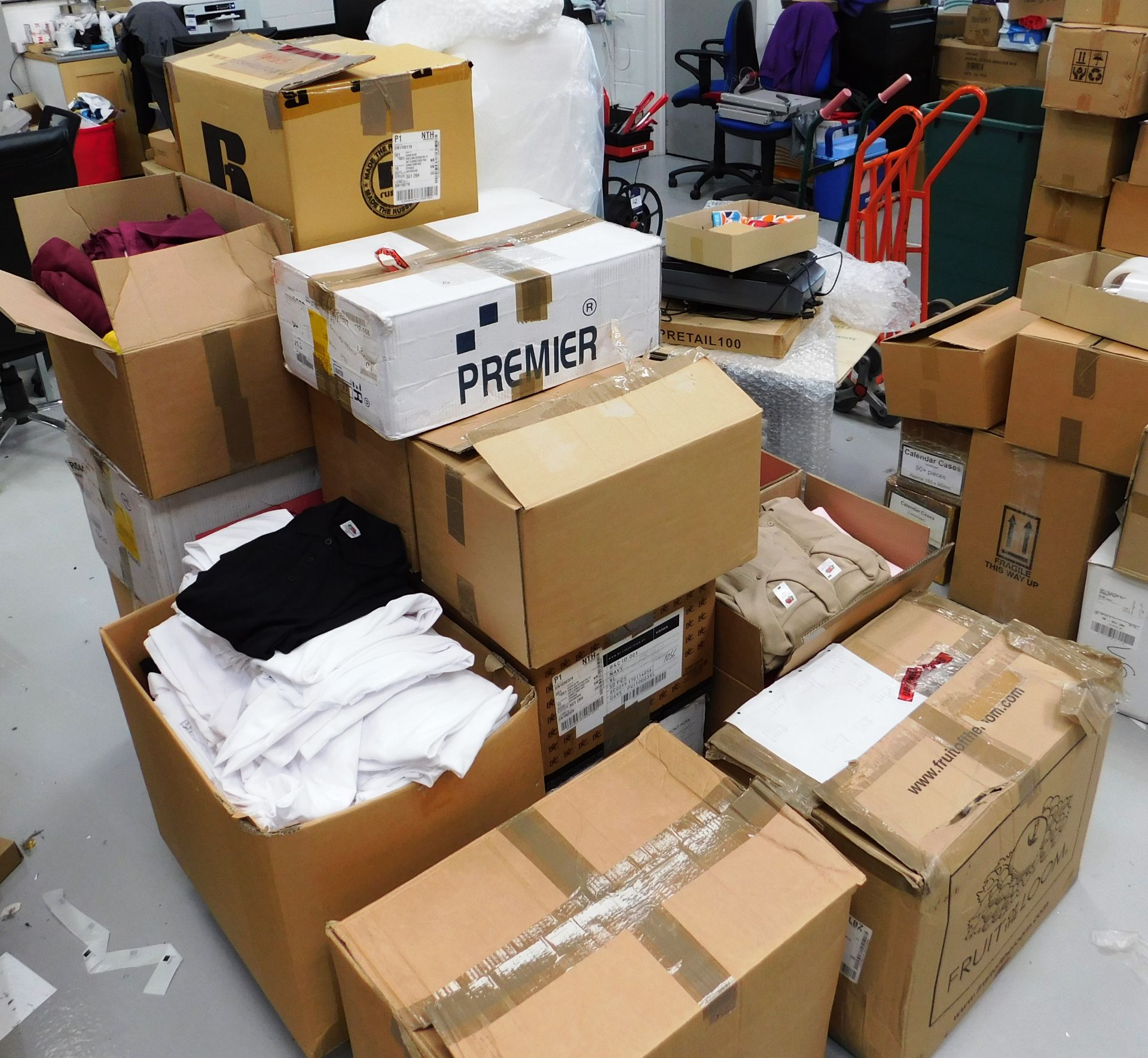 Large quantity of plain assorted polo shirts / t-shirts to pallet, various sizes, colours and - Image 3 of 3