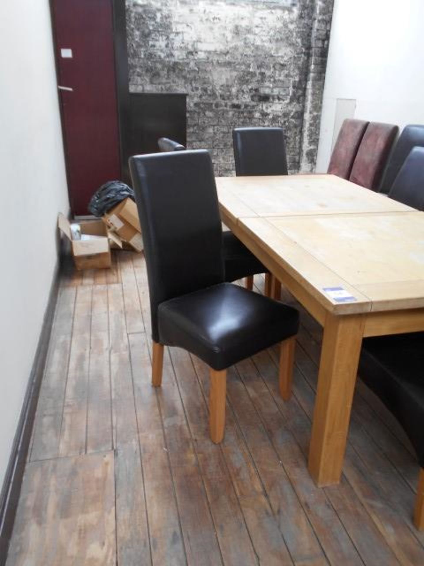 Oak Effect Dining Room Table with 9 Various Leathe - Image 4 of 4