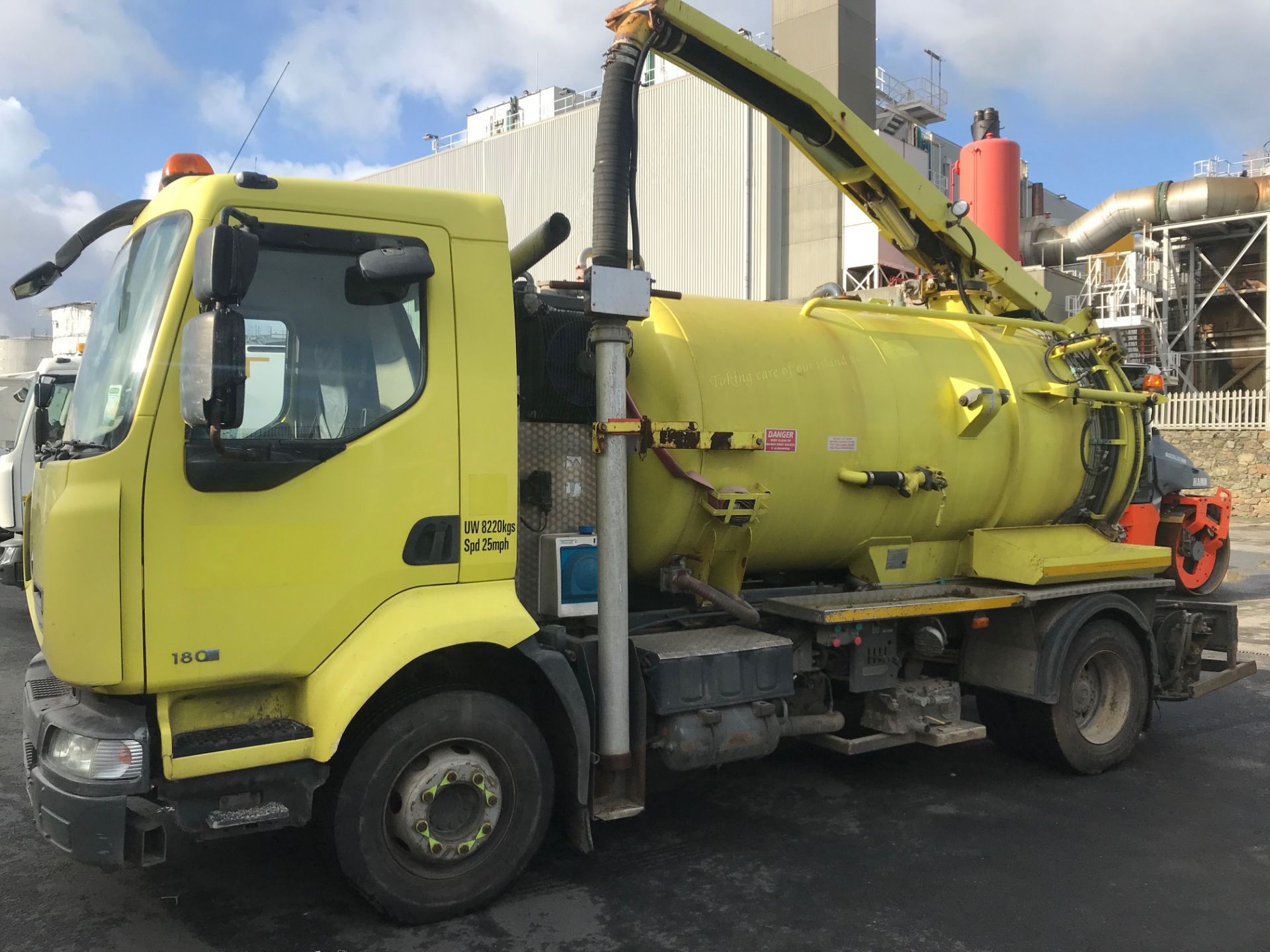 Fuller Gully Tanker on Renualt Midlum Chassis 63956 - Image 2 of 22