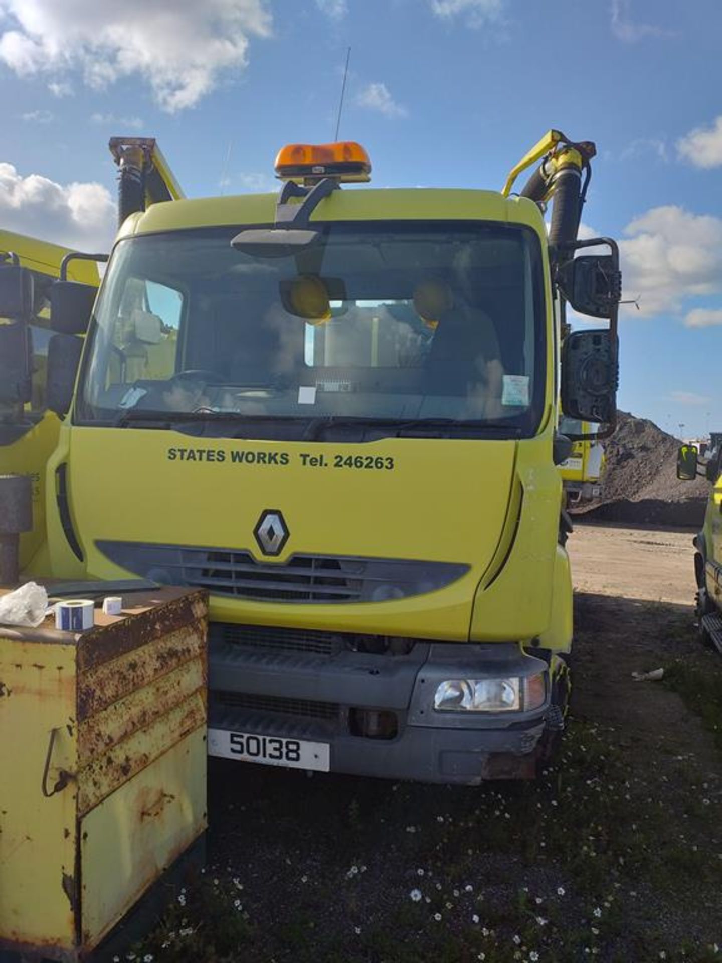 Fuller Gully Tanker on Renault Midlum Chassis 50138 - Image 3 of 15