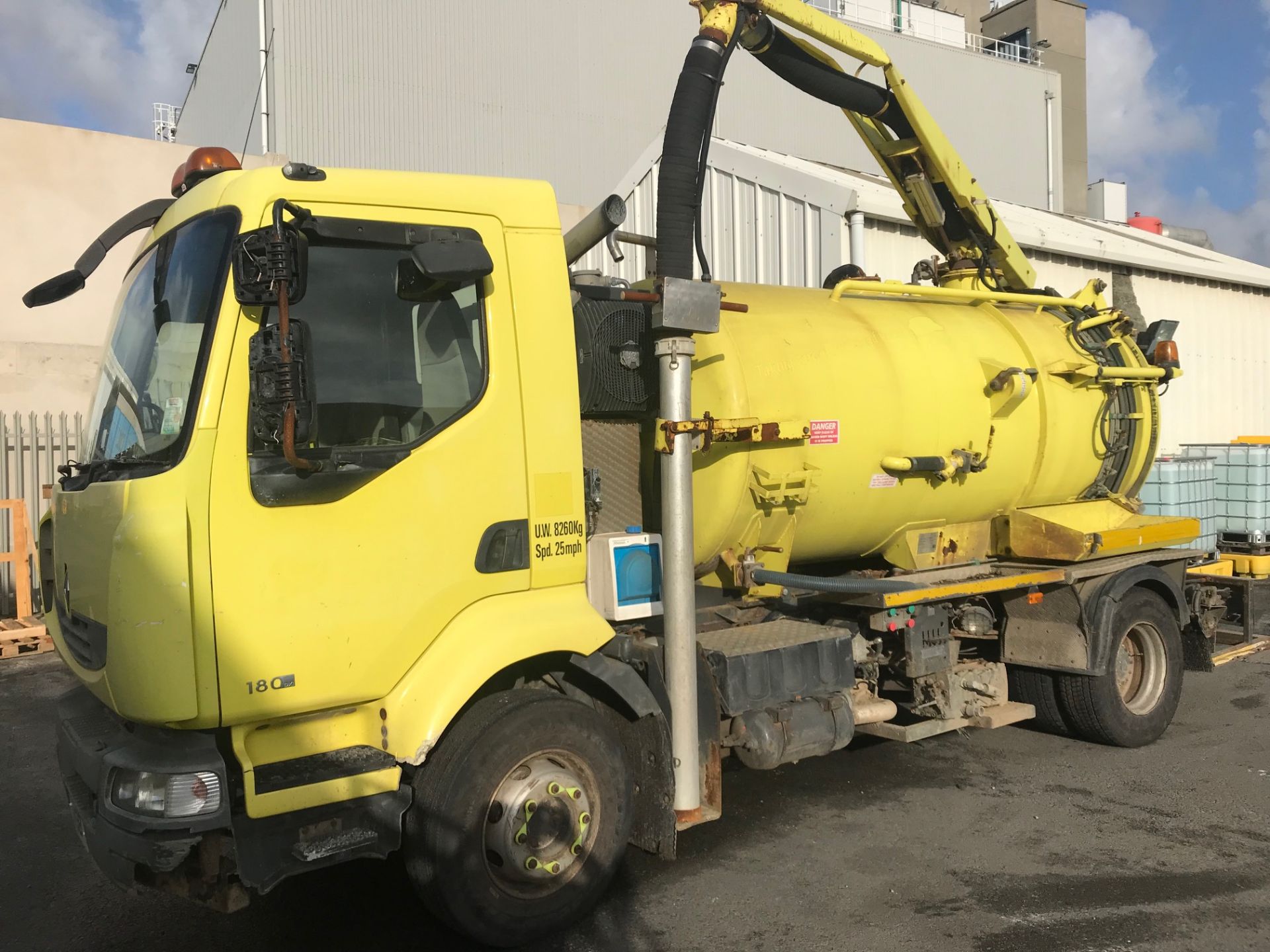 Fuller Gully Tanker on Renault Midlum Chassis 50138 - Image 4 of 15