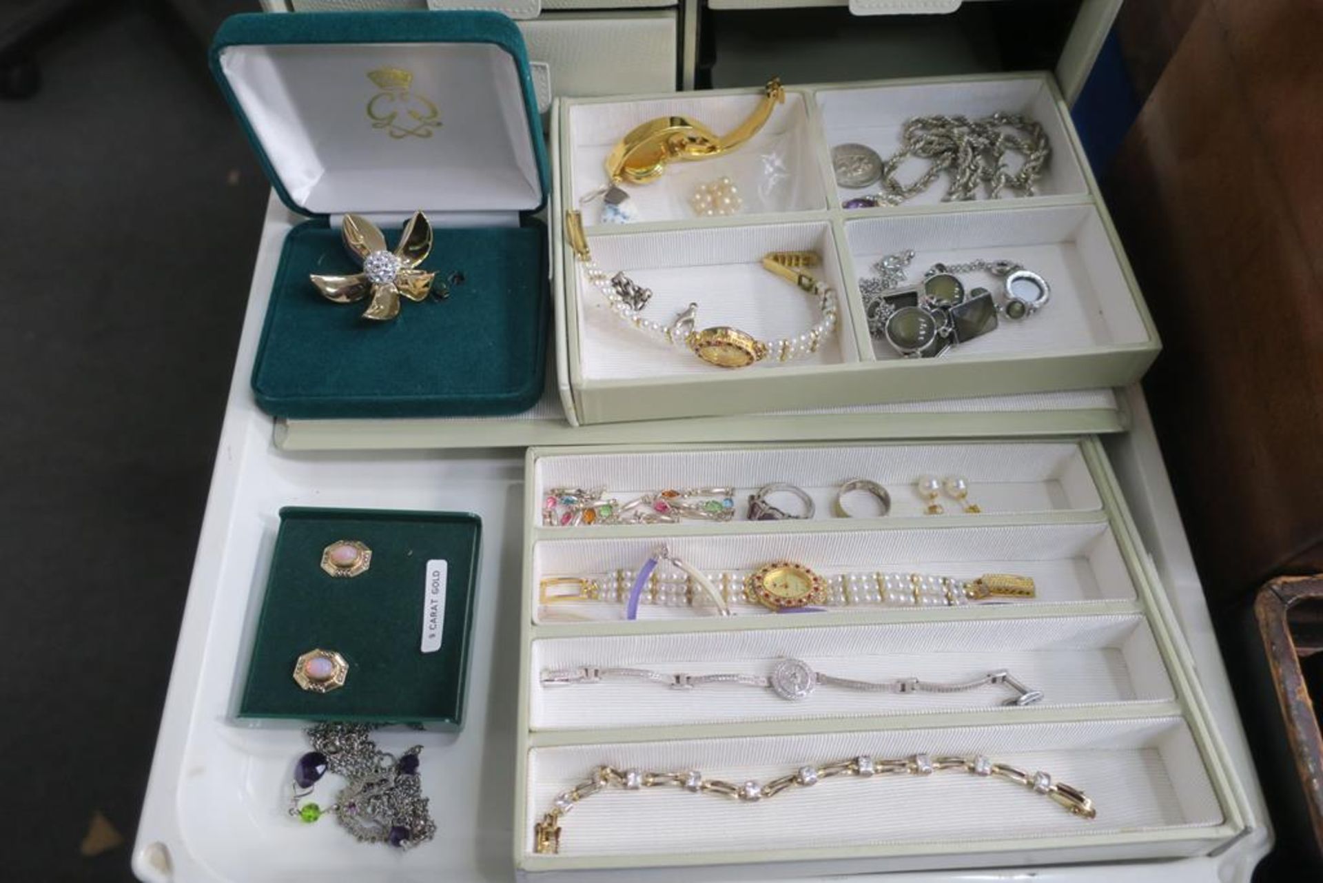 A large quantity of Hall Marked Jewellery - Image 2 of 3
