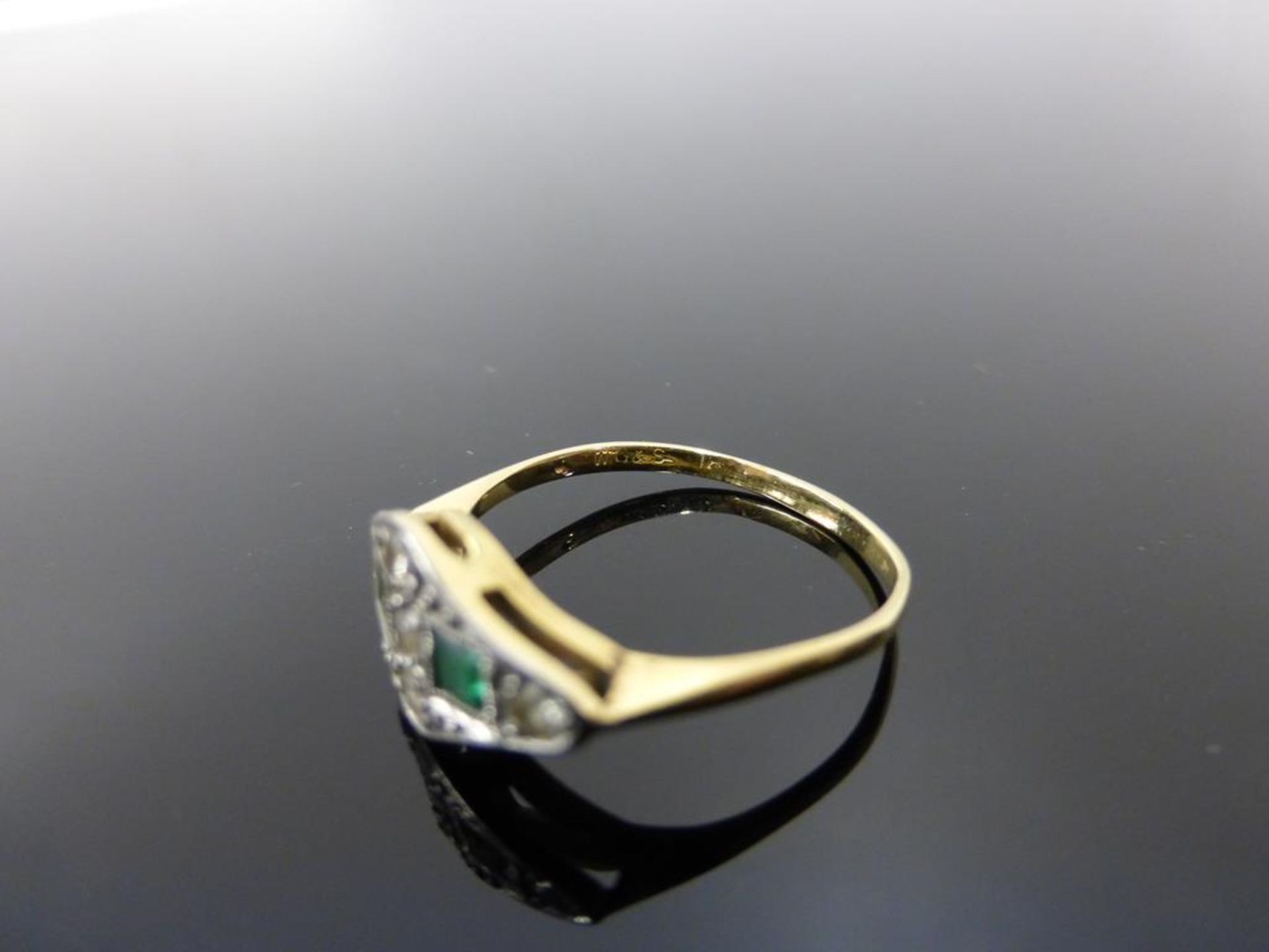 An Art Deco 18CT Gold, Emerald and Diamond Ring - Image 4 of 4