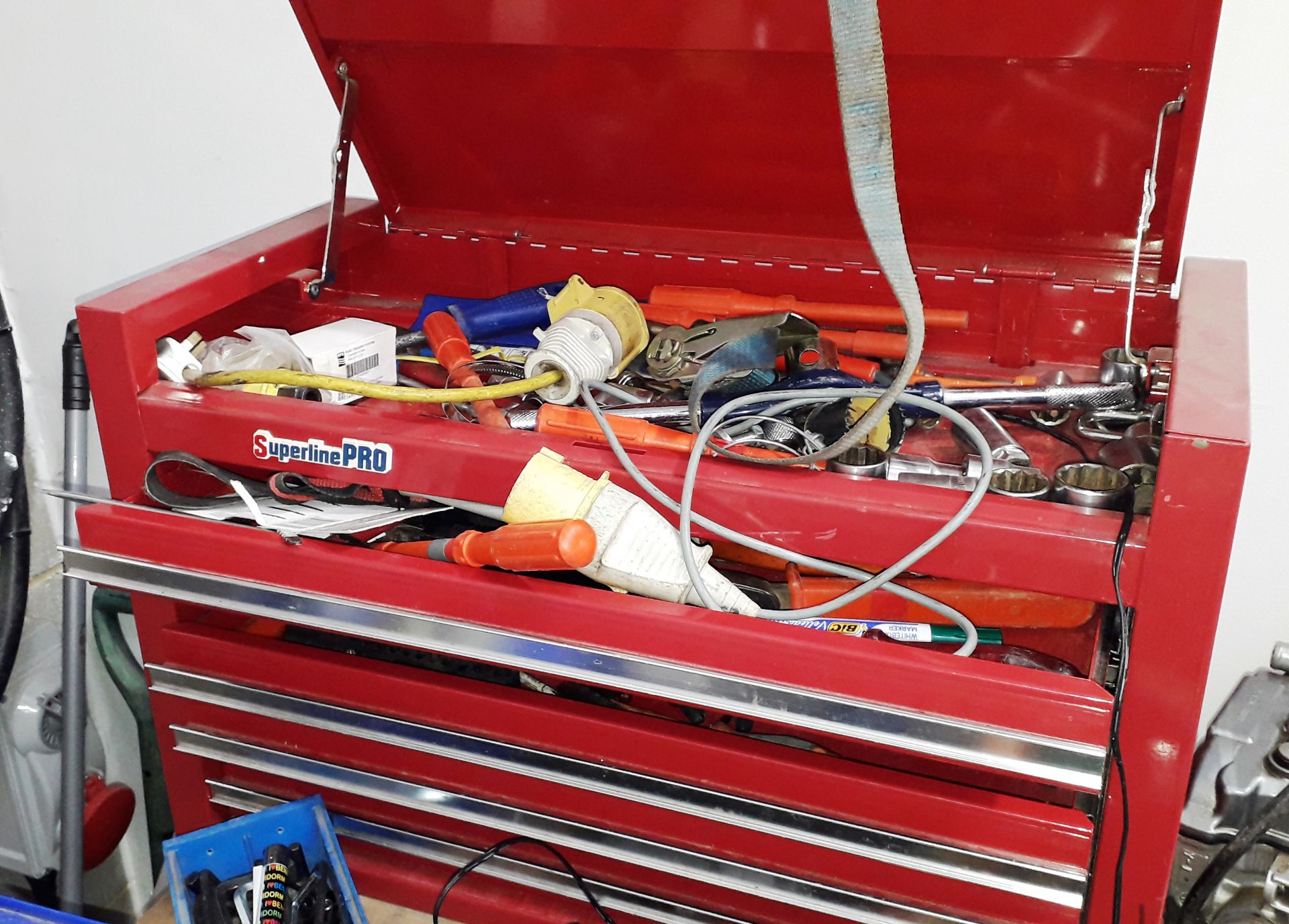 Workbench with Record No. 4 Vice and quantity of tool boxes & contents, loose hand tools - Image 4 of 8