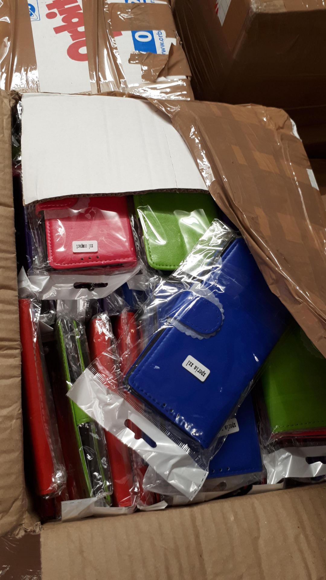 Large Quantity of mobile phone and tablet accessories, advised approximately 30,000 in total, - Image 7 of 18