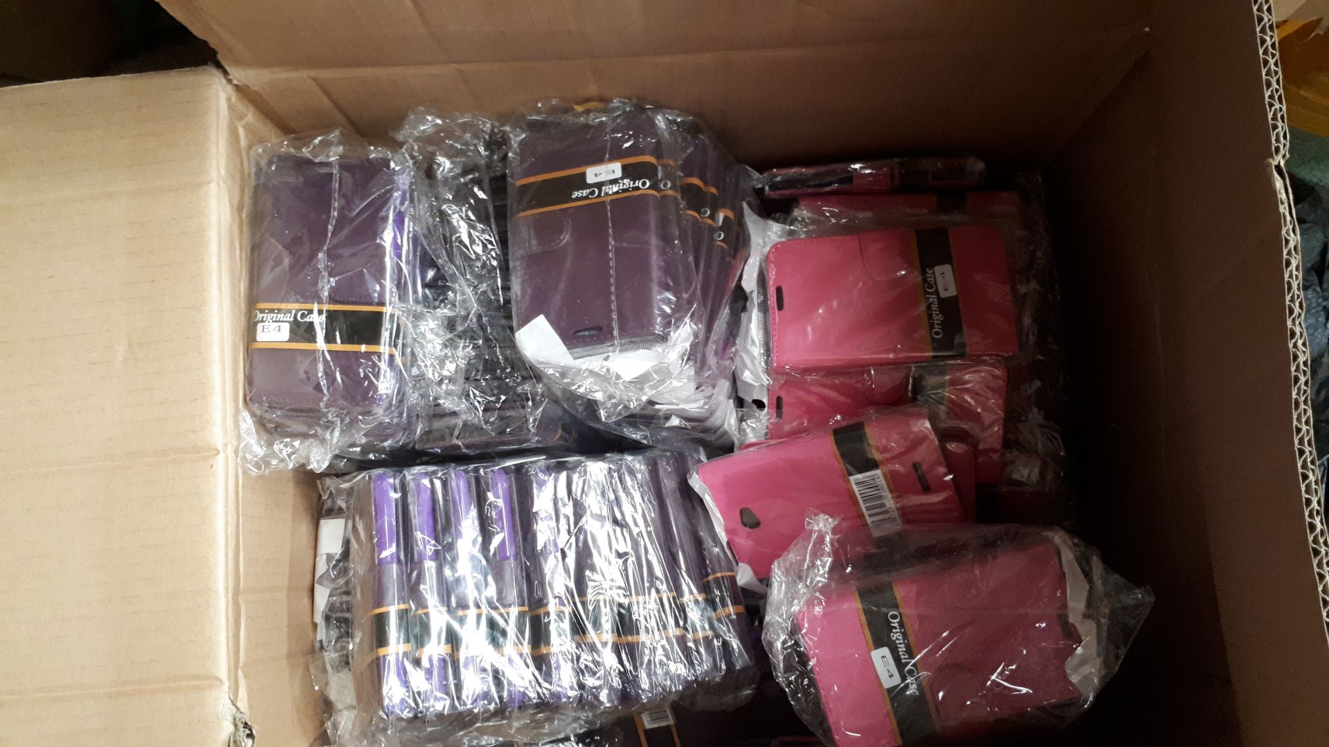 Large Quantity of mobile phone and tablet accessories, advised approximately 30,000 in total, - Image 3 of 18