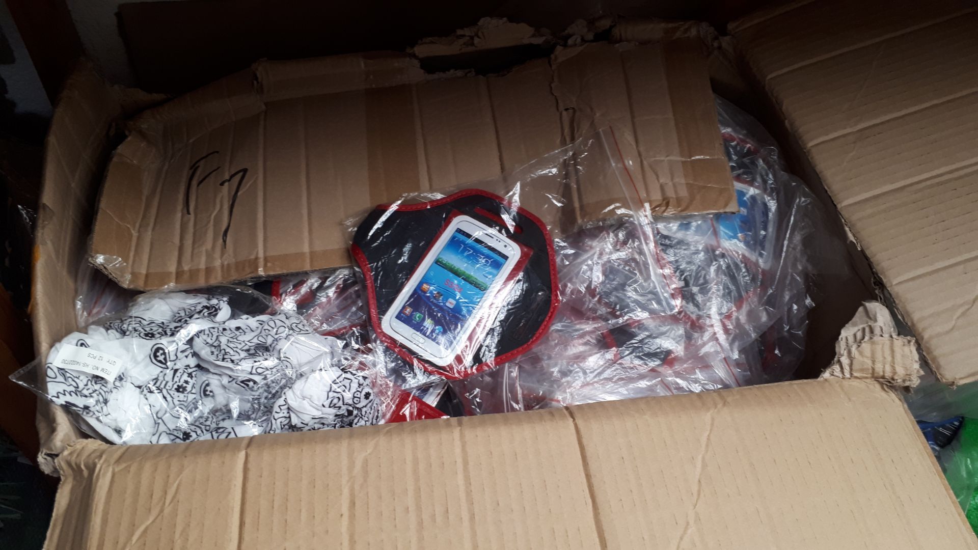 Large Quantity of mobile phone and tablet accessories, advised approximately 30,000 in total, - Image 13 of 18