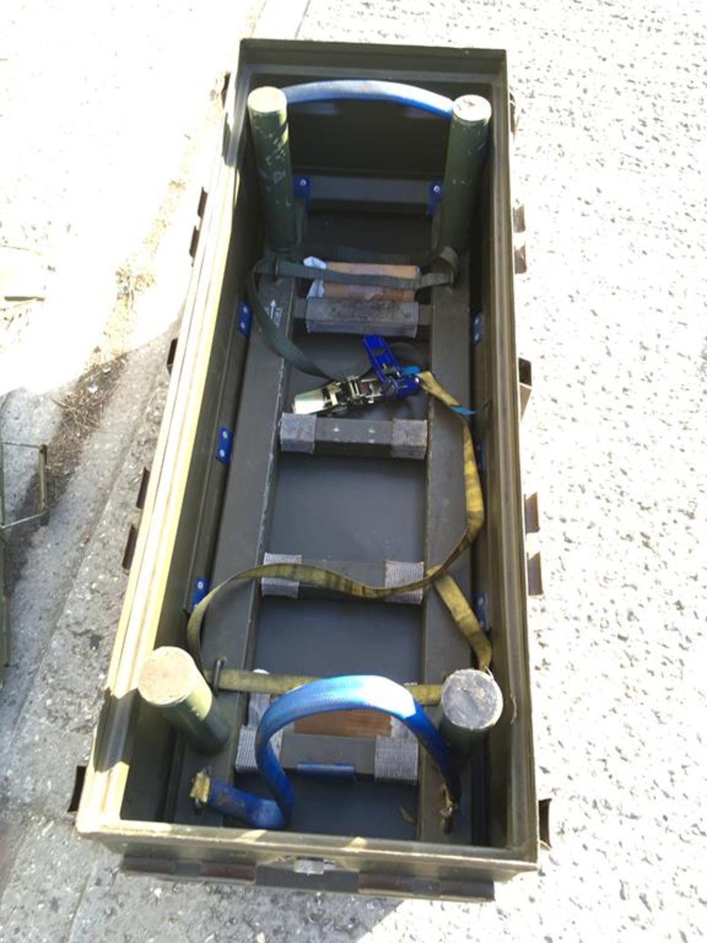 LARGE EX NATO AMMUNITION CASE WITH LIFT OUT INTERNAL FRAME - Image 3 of 3