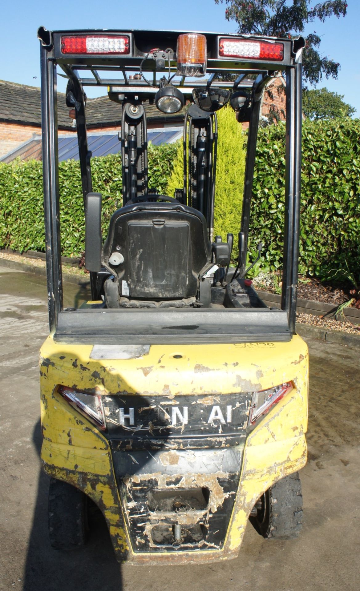 2016 Hyundai 16B-9 Electric Forklift, 1370kg rated capacity, container spec triple mast, 4750mm lift - Image 9 of 18