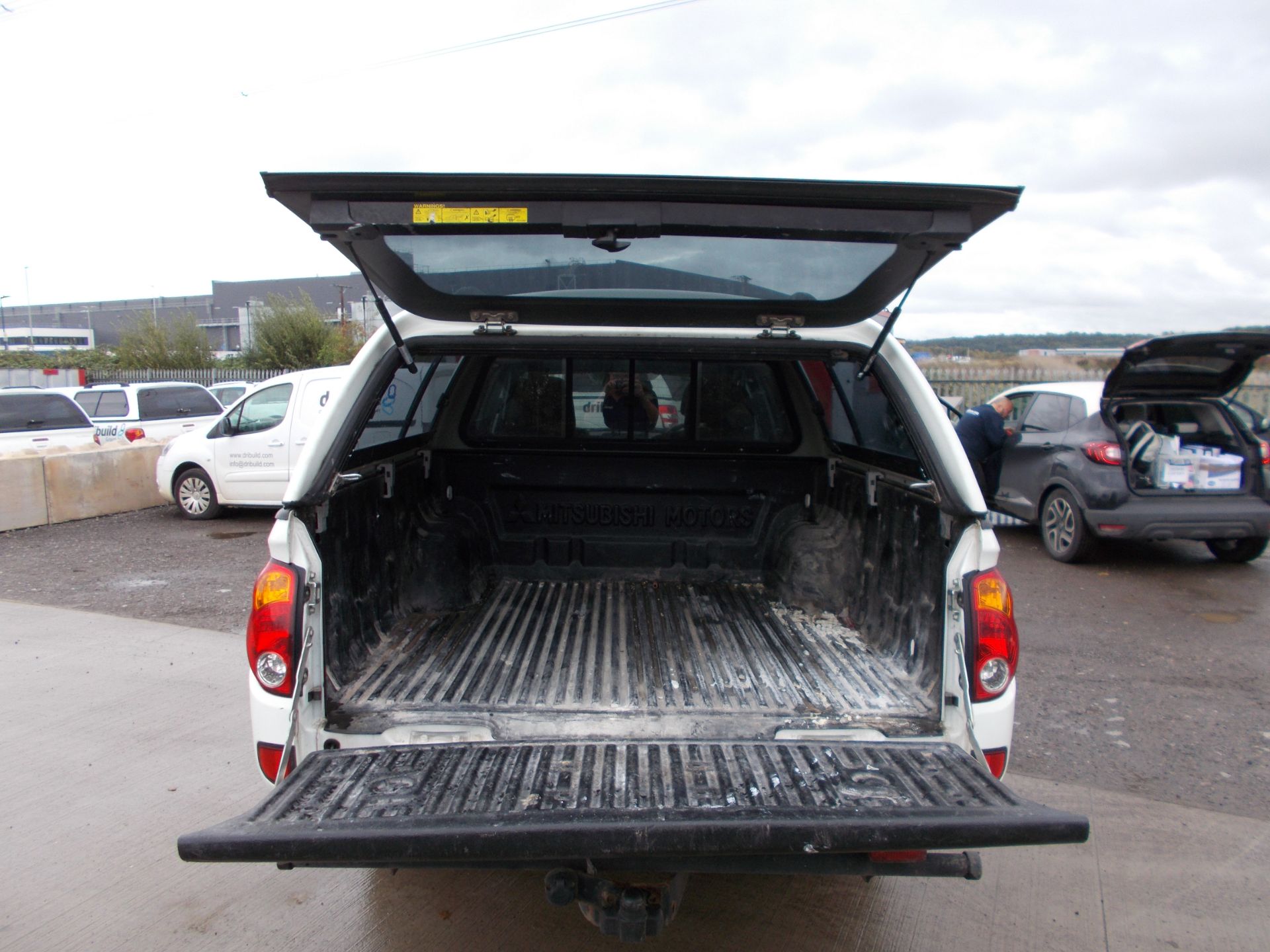 Mitsubishi L200 Warrior LB DCB DI-D 4x4 A Pick Up, registration WG15 BSU, first registered 8 May - Image 11 of 16