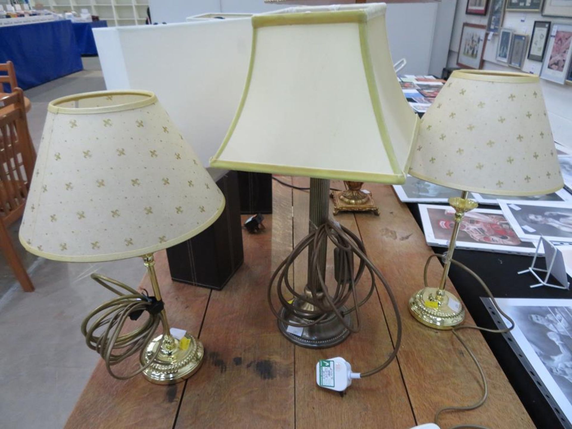 A Total of Six Table Lamps with Shades - Image 2 of 2