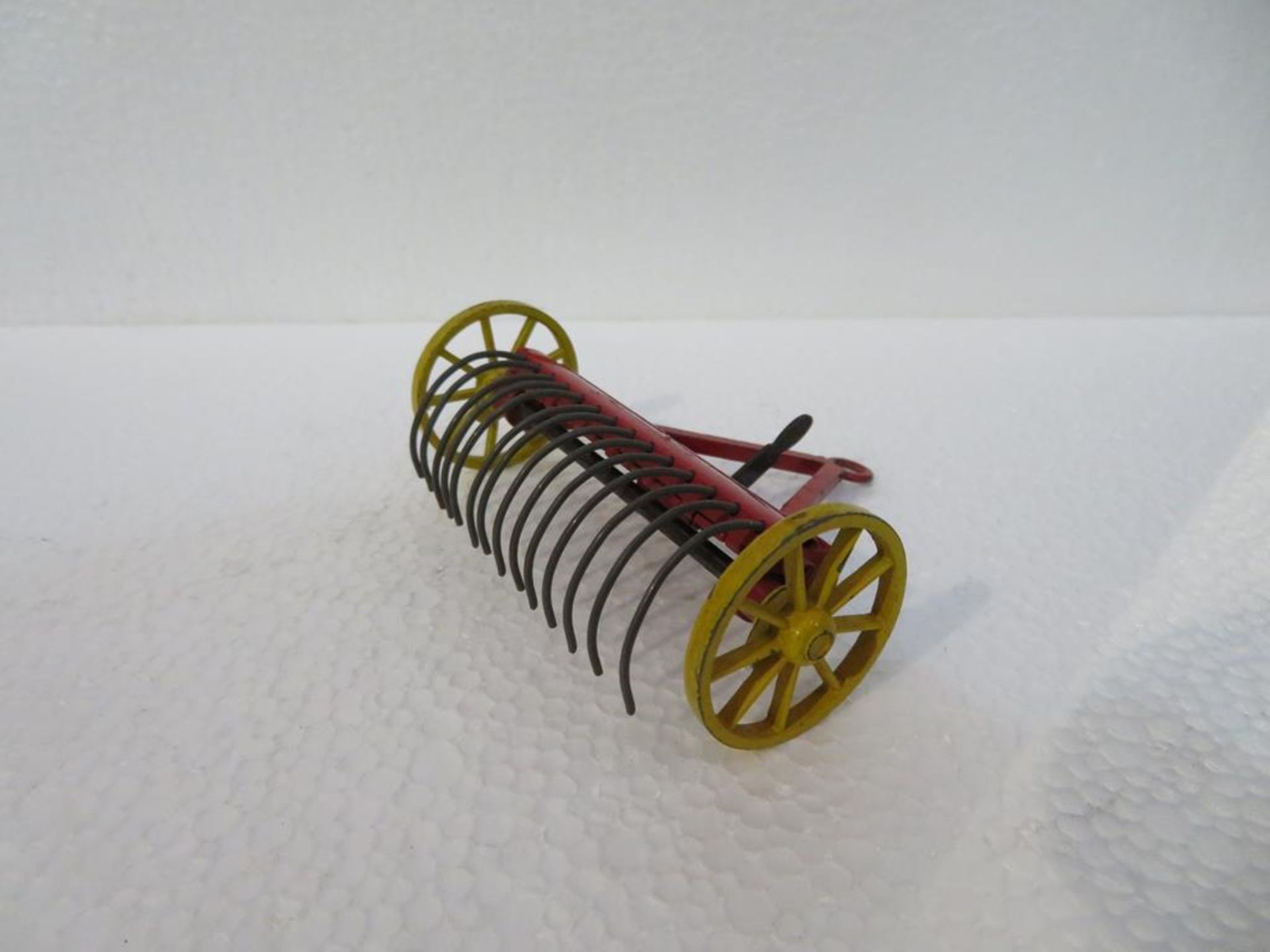 Dinky 27K Hay Rake and a Dinky 994 Loading Ramp - Image 3 of 5