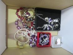A Collectionf of Costume Jewellery