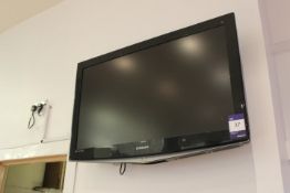 Samsung 40 inch Colour TV with Remote (Located Dining Area)