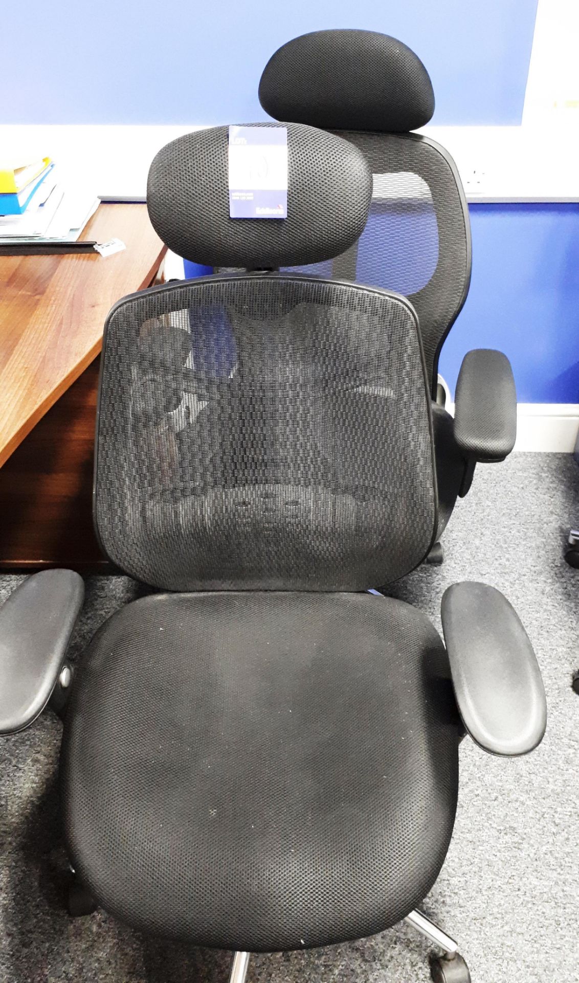 5 mobile swivel chairs black mesh