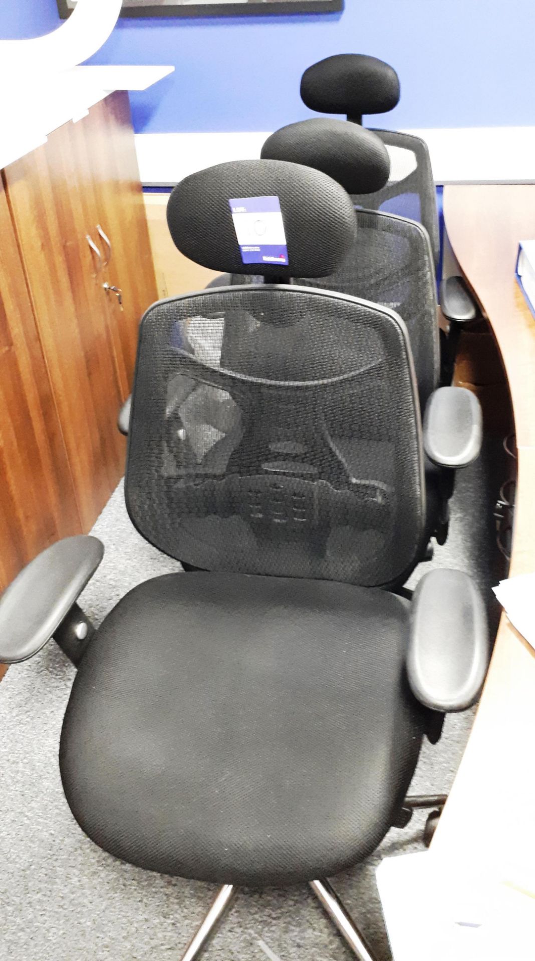 5 mobile swivel chairs black mesh - Image 2 of 2