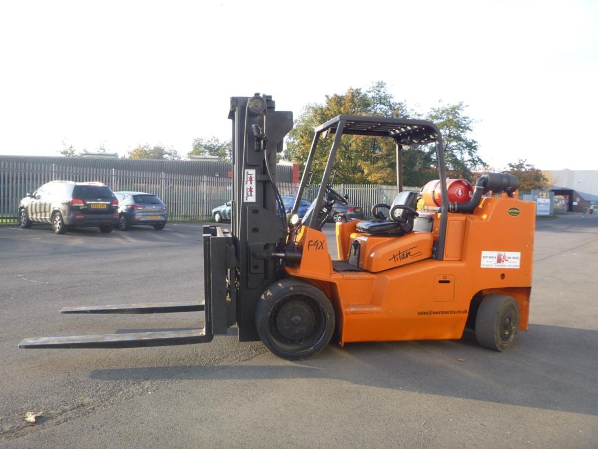 Hoist F9X Gas Powered Forklift Truck - Image 5 of 14