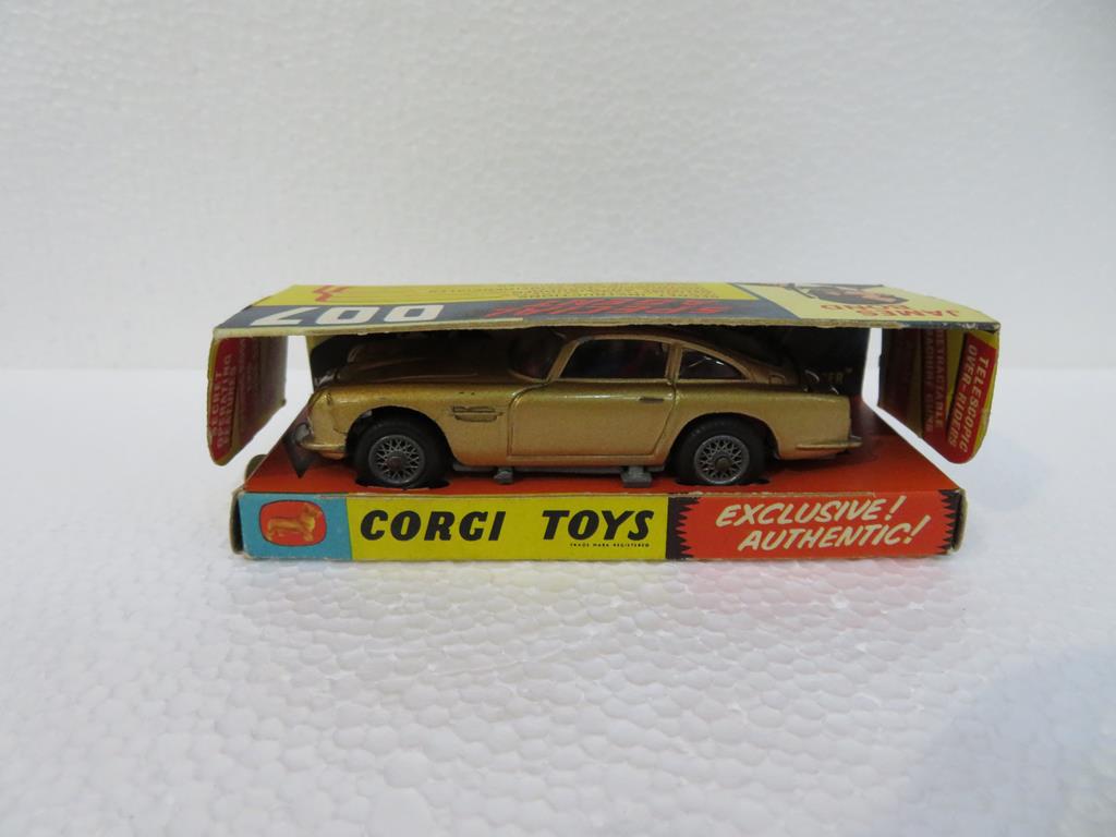 This is a Timed Online Auction on Bidspotter.co.uk, Click here to bid. A Boxed Corgi 261 Special - Image 3 of 14