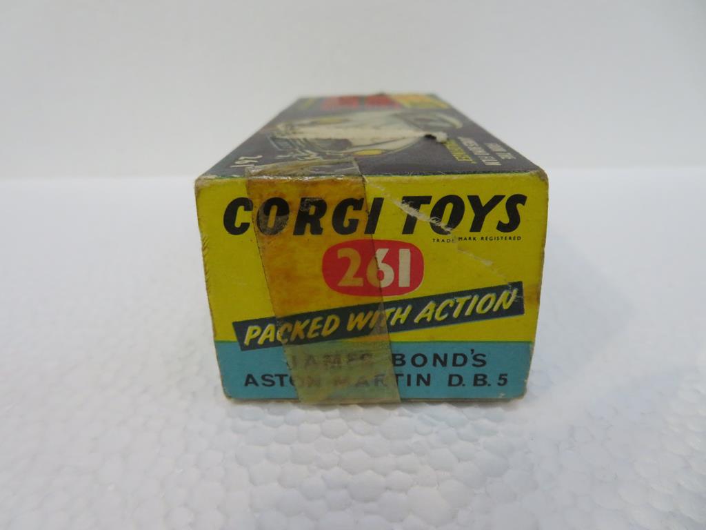 This is a Timed Online Auction on Bidspotter.co.uk, Click here to bid. A Boxed Corgi 261 Special - Image 2 of 14