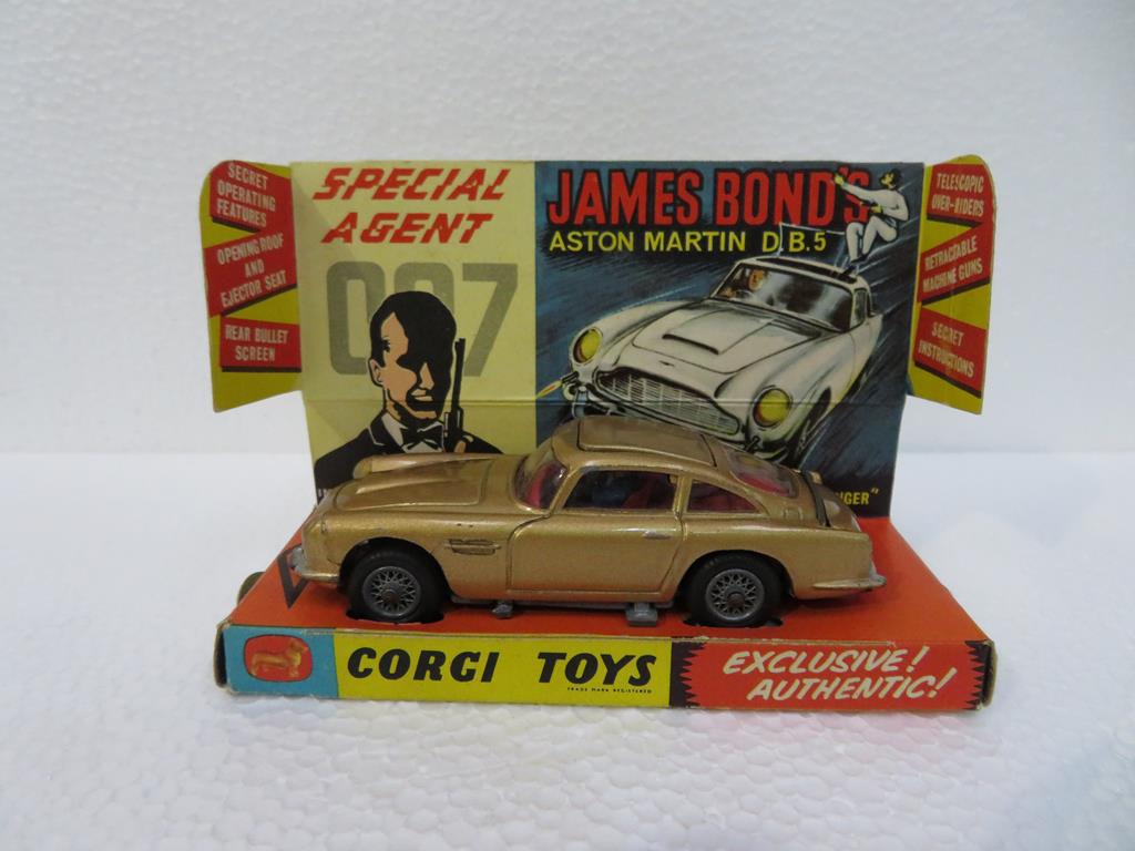 This is a Timed Online Auction on Bidspotter.co.uk, Click here to bid. A Boxed Corgi 261 Special - Image 4 of 14