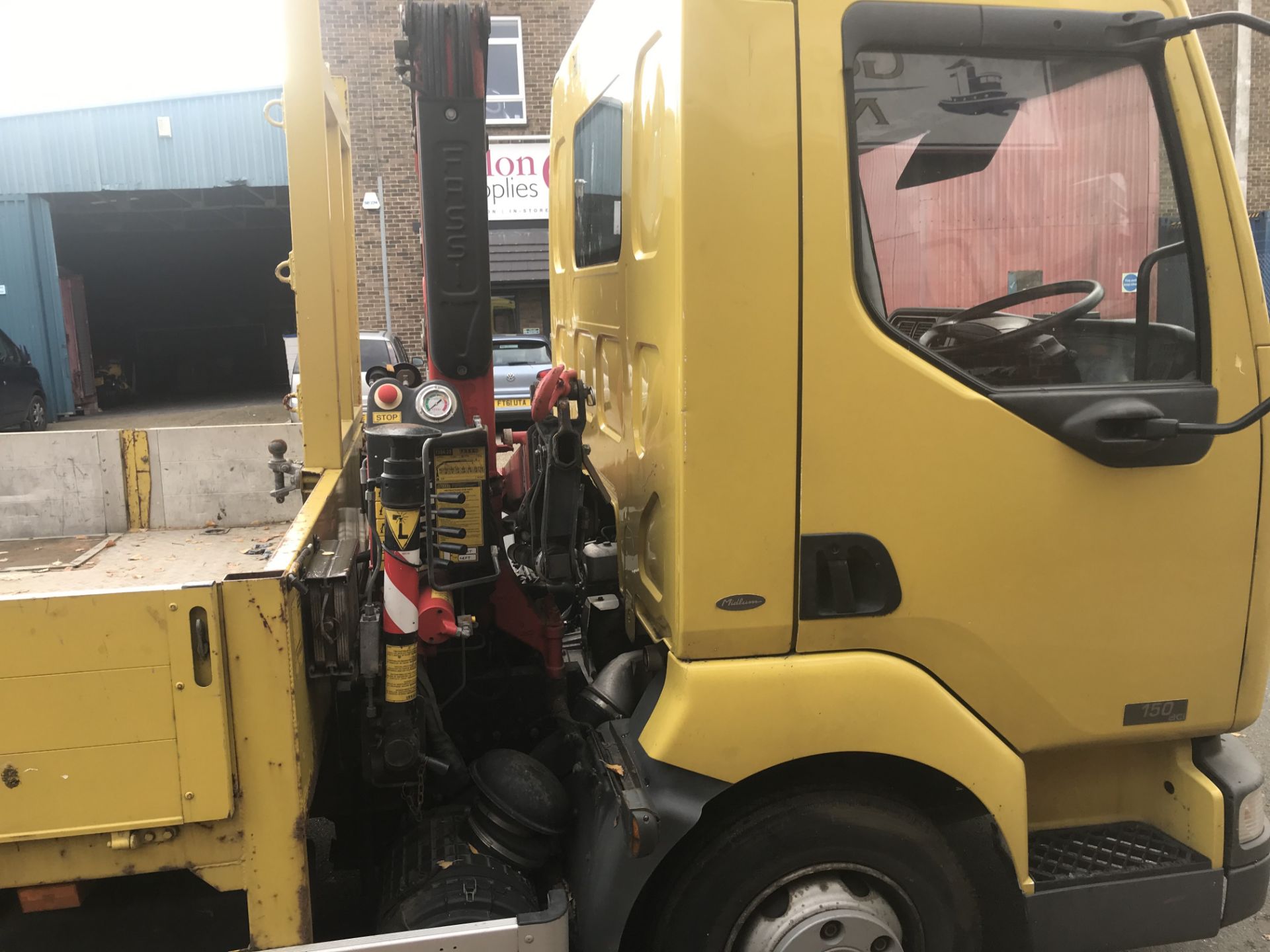 Renault 7.5t Drop side Lorry with Fassi F36 Crane - Image 4 of 9