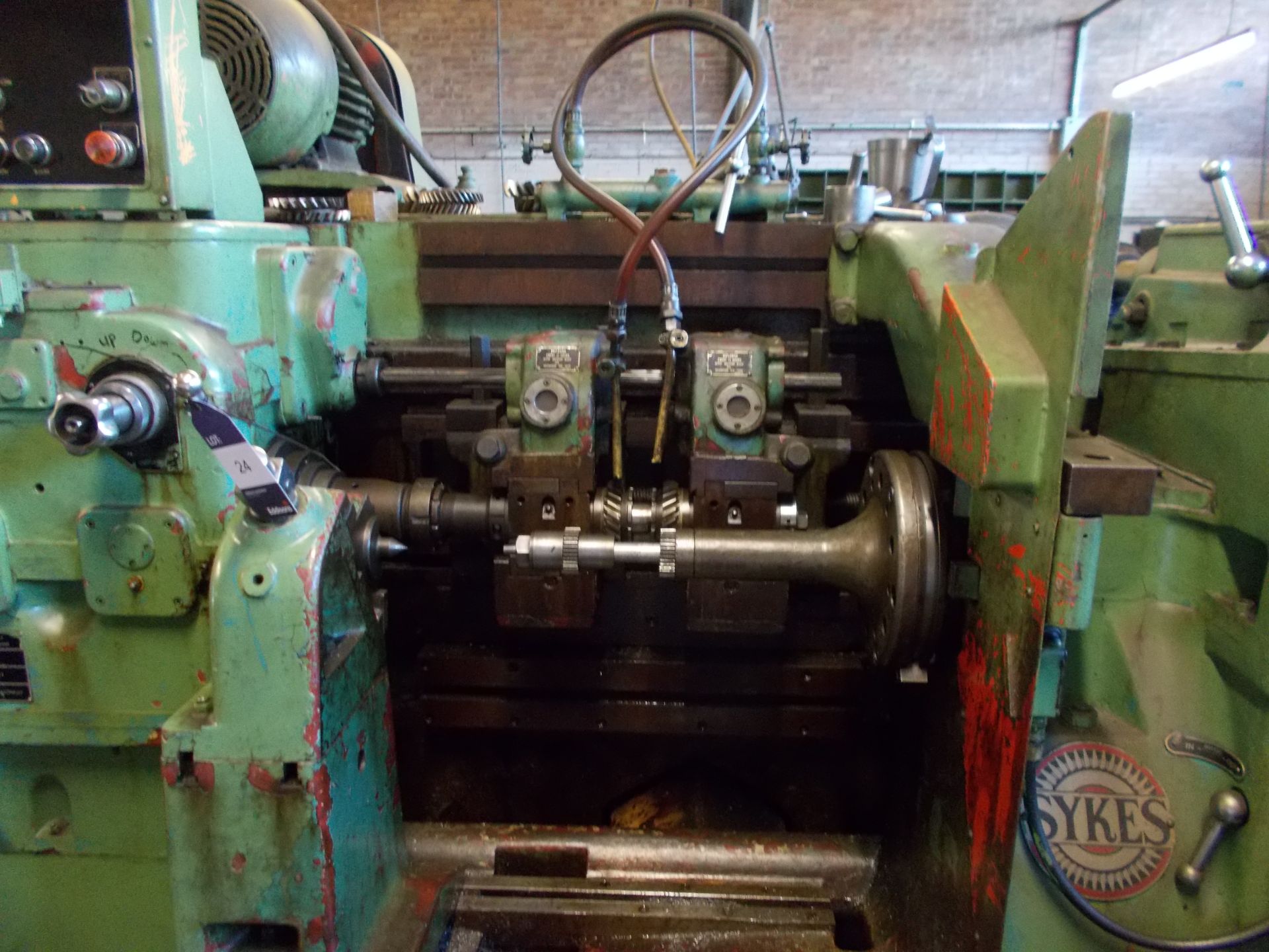 Sykes double helical gear shaper *Please note, purchasers must drain the machines of oil, and remove - Image 3 of 4