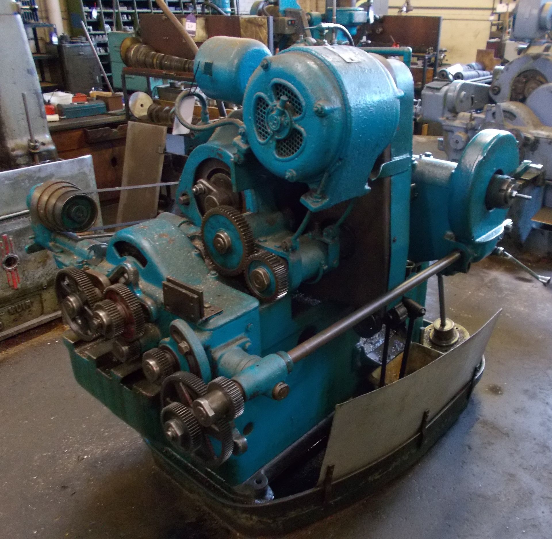 Sunderland 5 gear planer *Please note, purchasers must drain the machines of oil, and remove with - Image 3 of 4