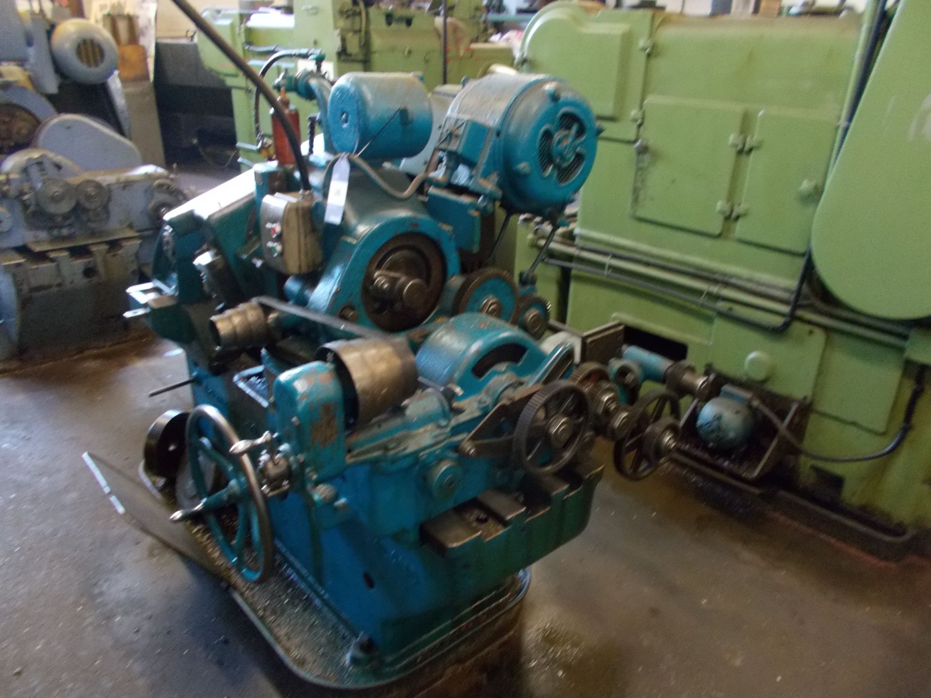 Sunderland 5 gear planer *Please note, purchasers must drain the machines of oil, and remove with - Image 2 of 4