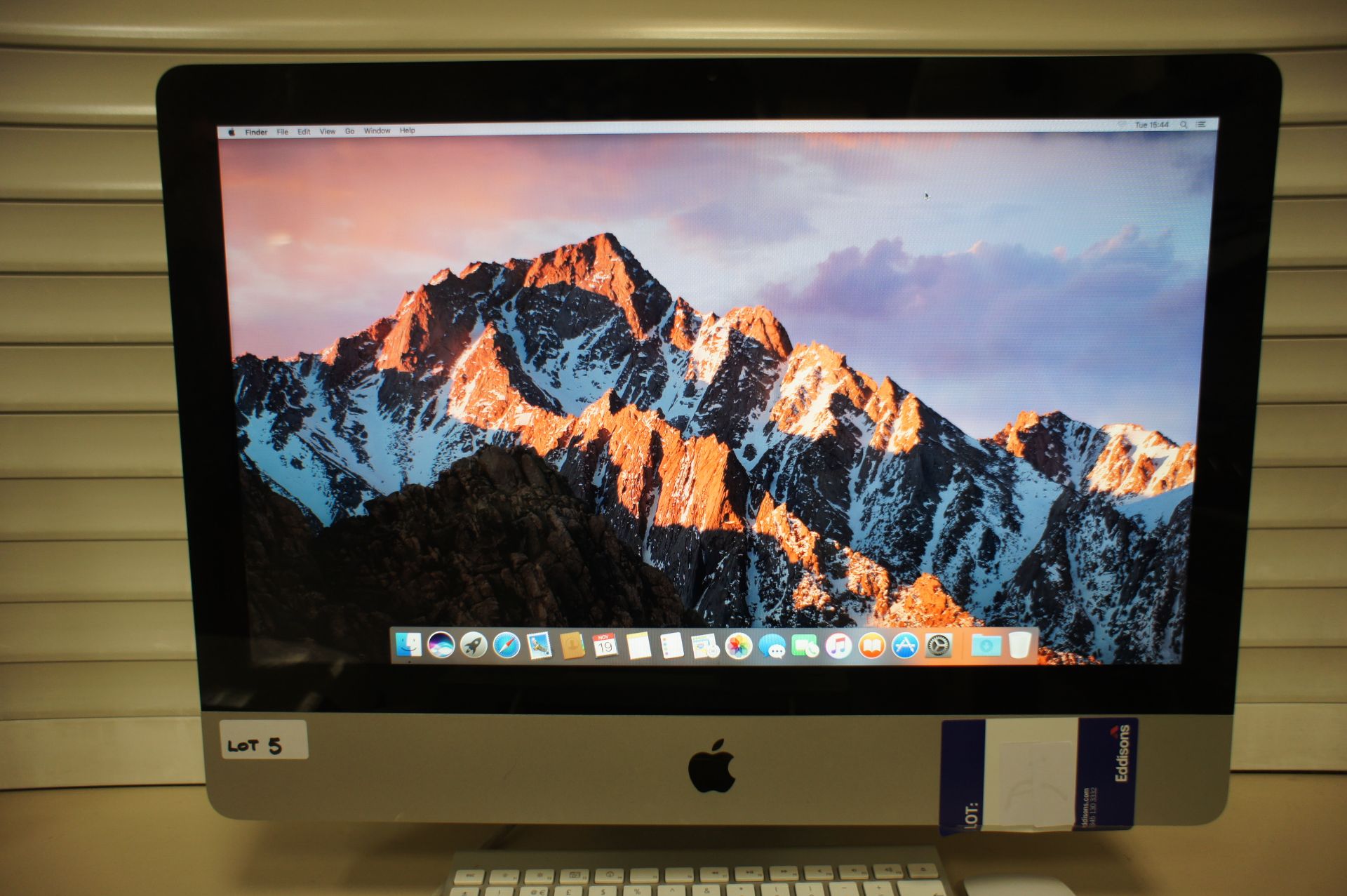 Apple iMac 21.5" Intel® Core™ i3 (2010), 3.06 Ghz Intel Core i3 Processor, 12GB 1333MHz DDR3 Memory, - Image 2 of 6