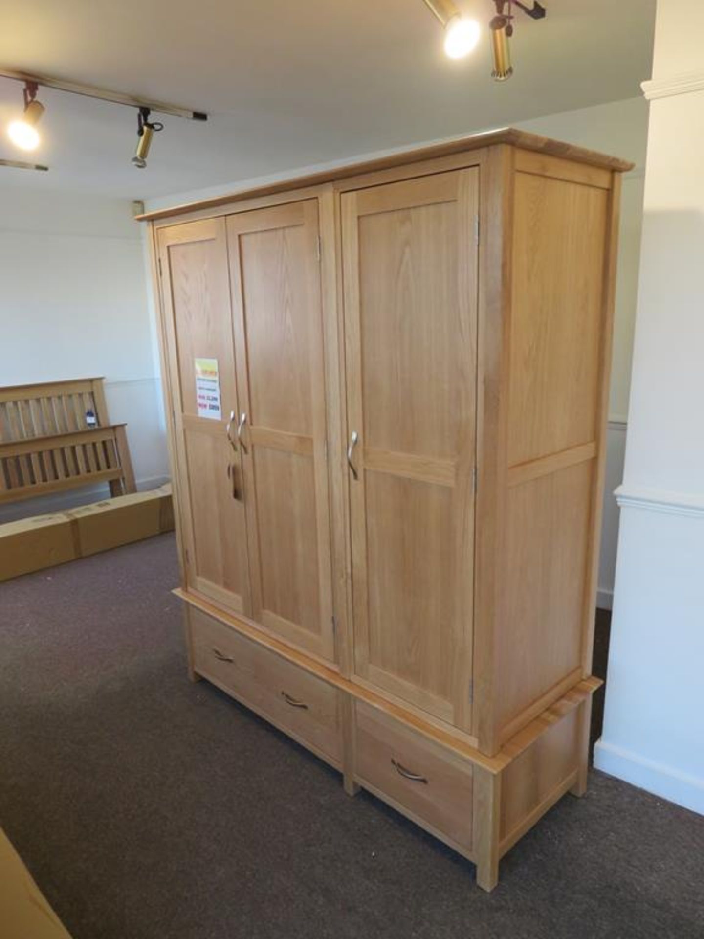 A Toulouse Range Triple Door Oak Wardrobe - Image 2 of 4