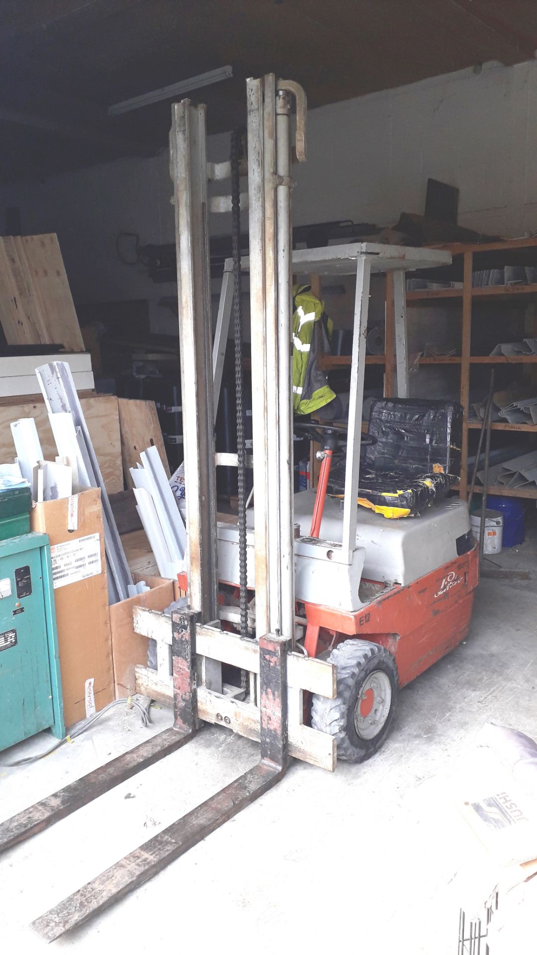 Linde AG E12 3 Wheel Electric Fork Lift Truck (1979) 1200Kg Lifting Capacity, 1022 Engine Hours (