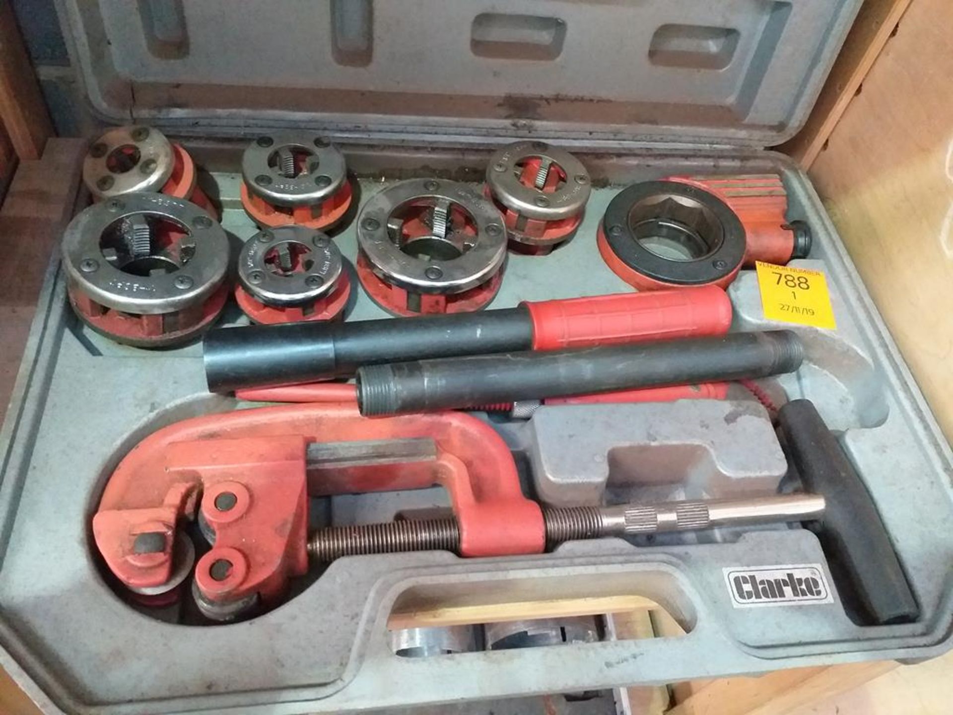 A Clarke Pipe Threading Kit