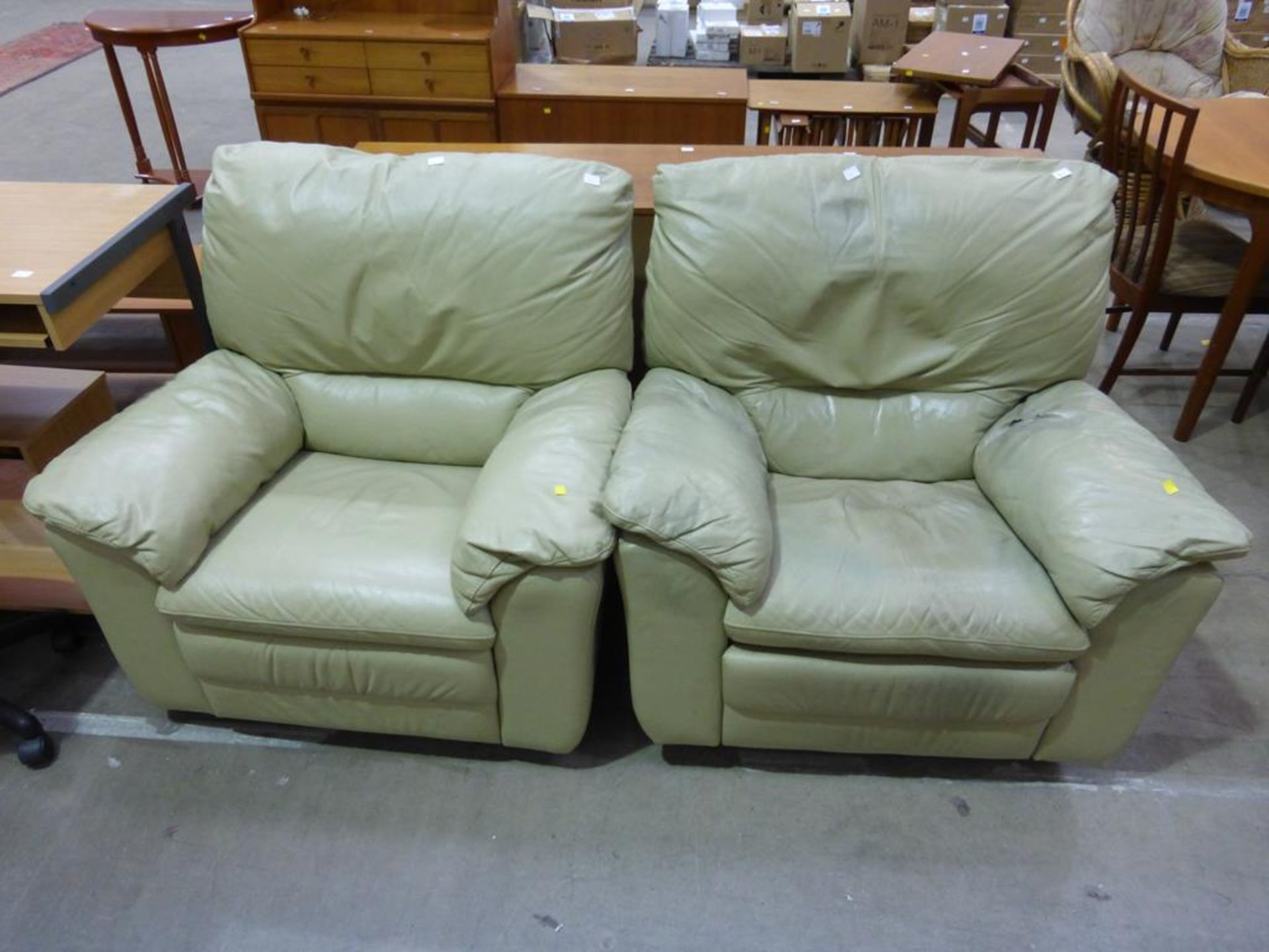 A Green Leather Three Piece Suite - Image 3 of 3