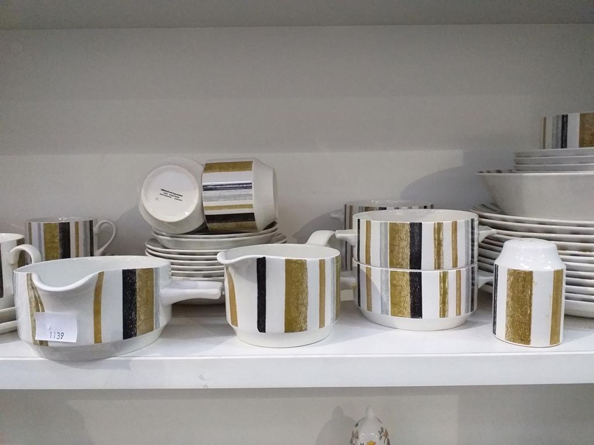 Shelf of 'Midwinter' Tableware - Image 3 of 5