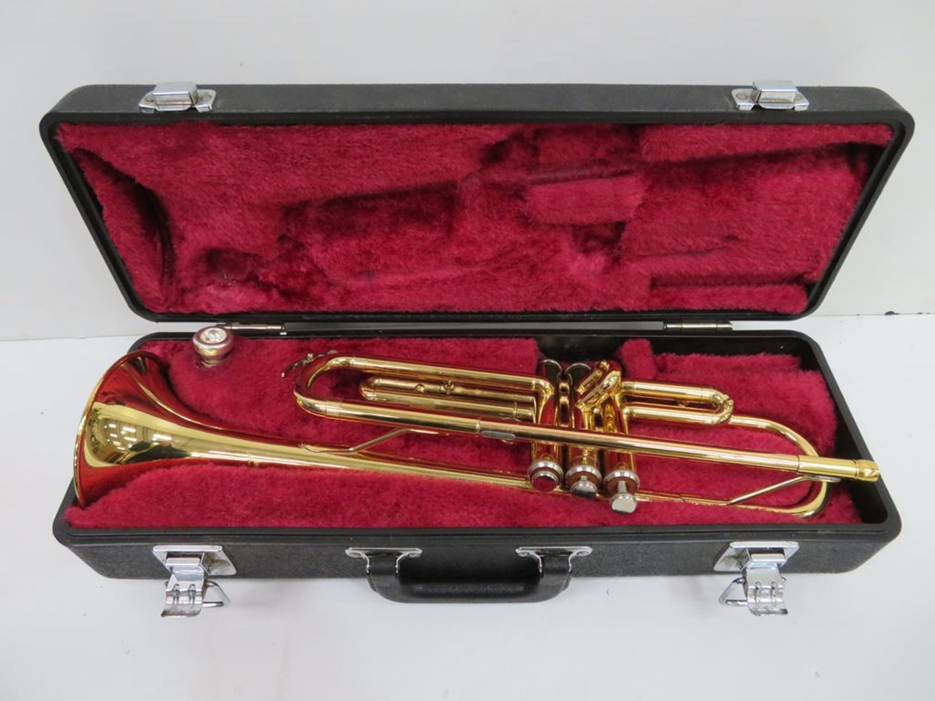 A Yamaha YTR1335 14186353 Trumpet with case
