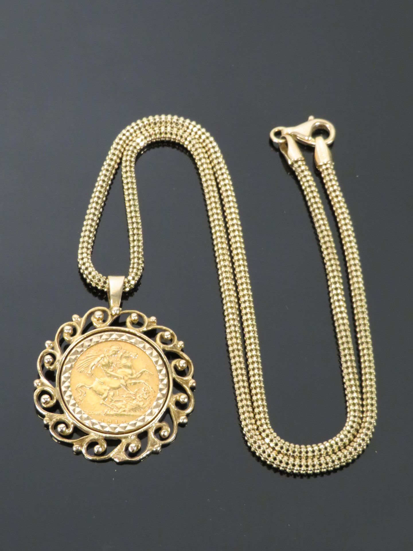 1913 Half Sovereign mounted on gold chain