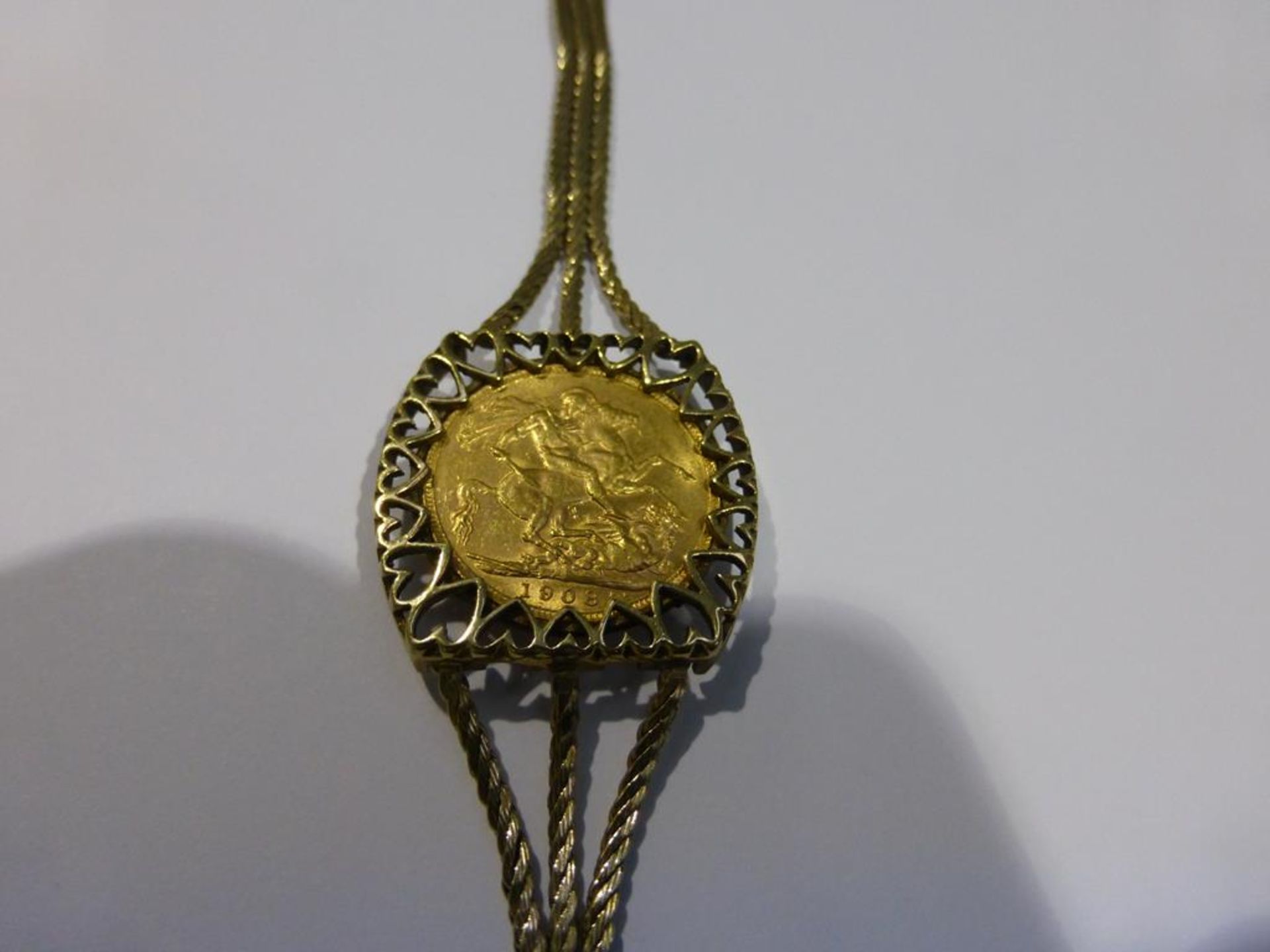 A 1908 Sovereign Mounted to a 9ct Gold Bracelet - Image 2 of 4
